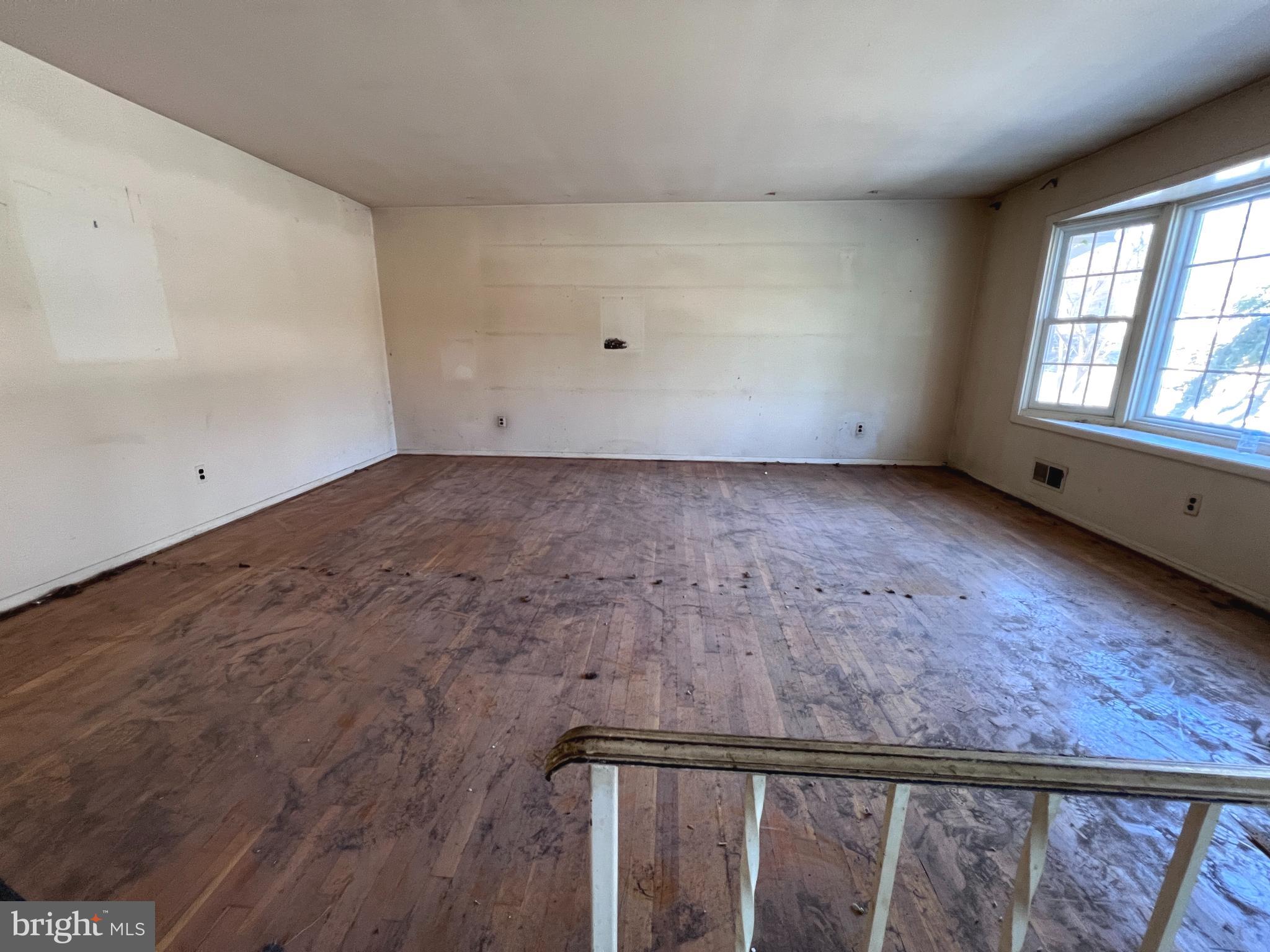 SURREY ACRES - Residential