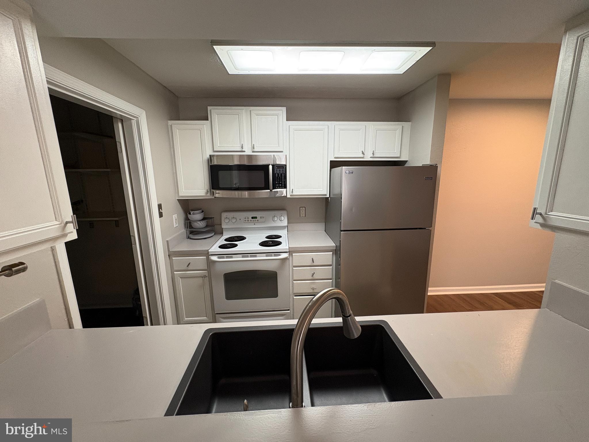 CEDAR LEE CONDOMINIUM - Residential