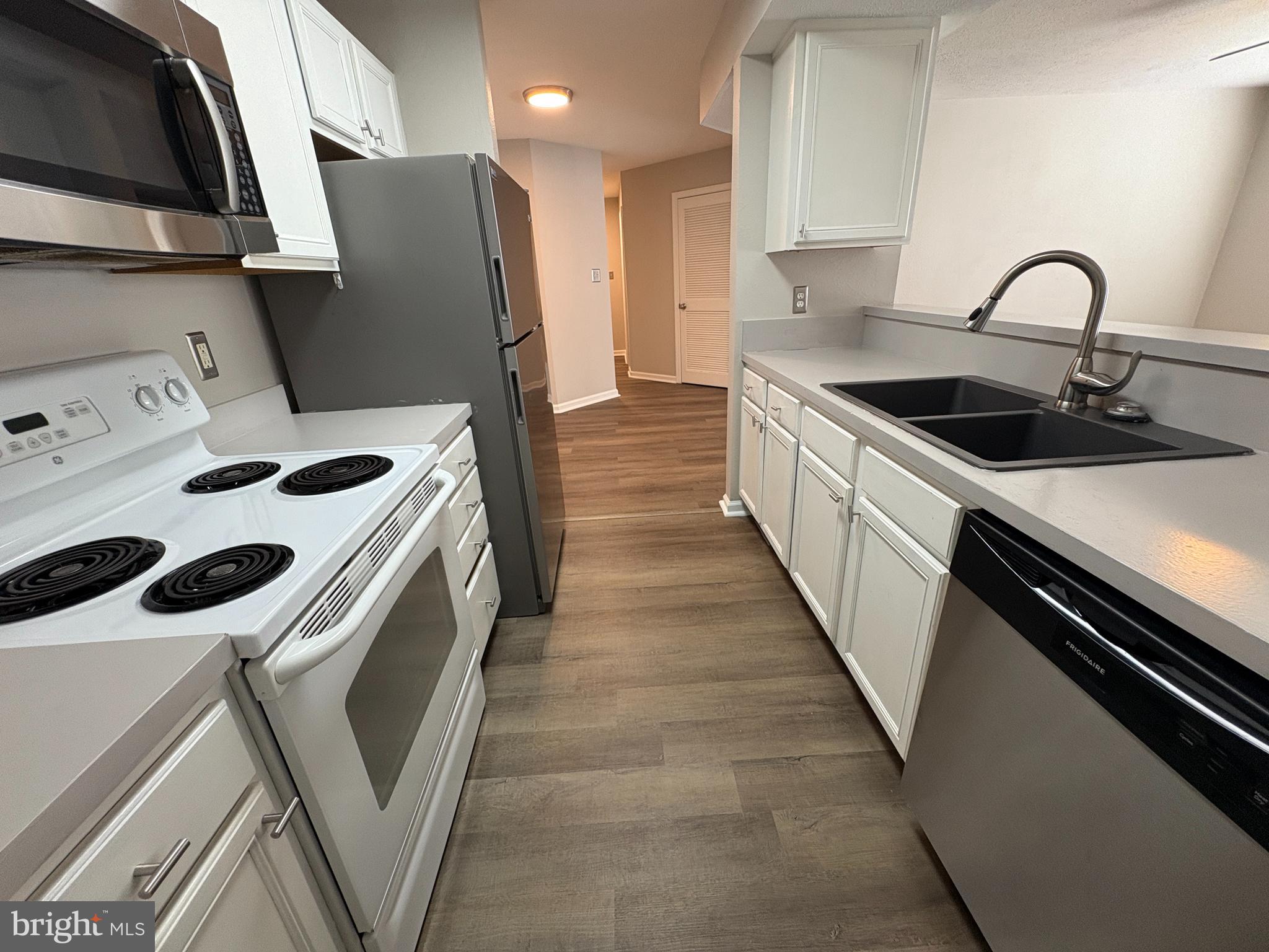 CEDAR LEE CONDOMINIUM - Residential