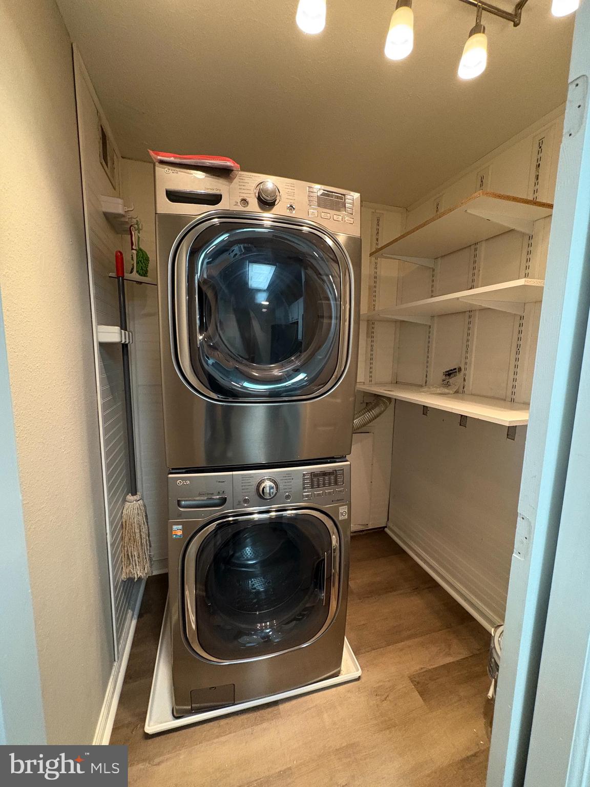 CEDAR LEE CONDOMINIUM - Residential