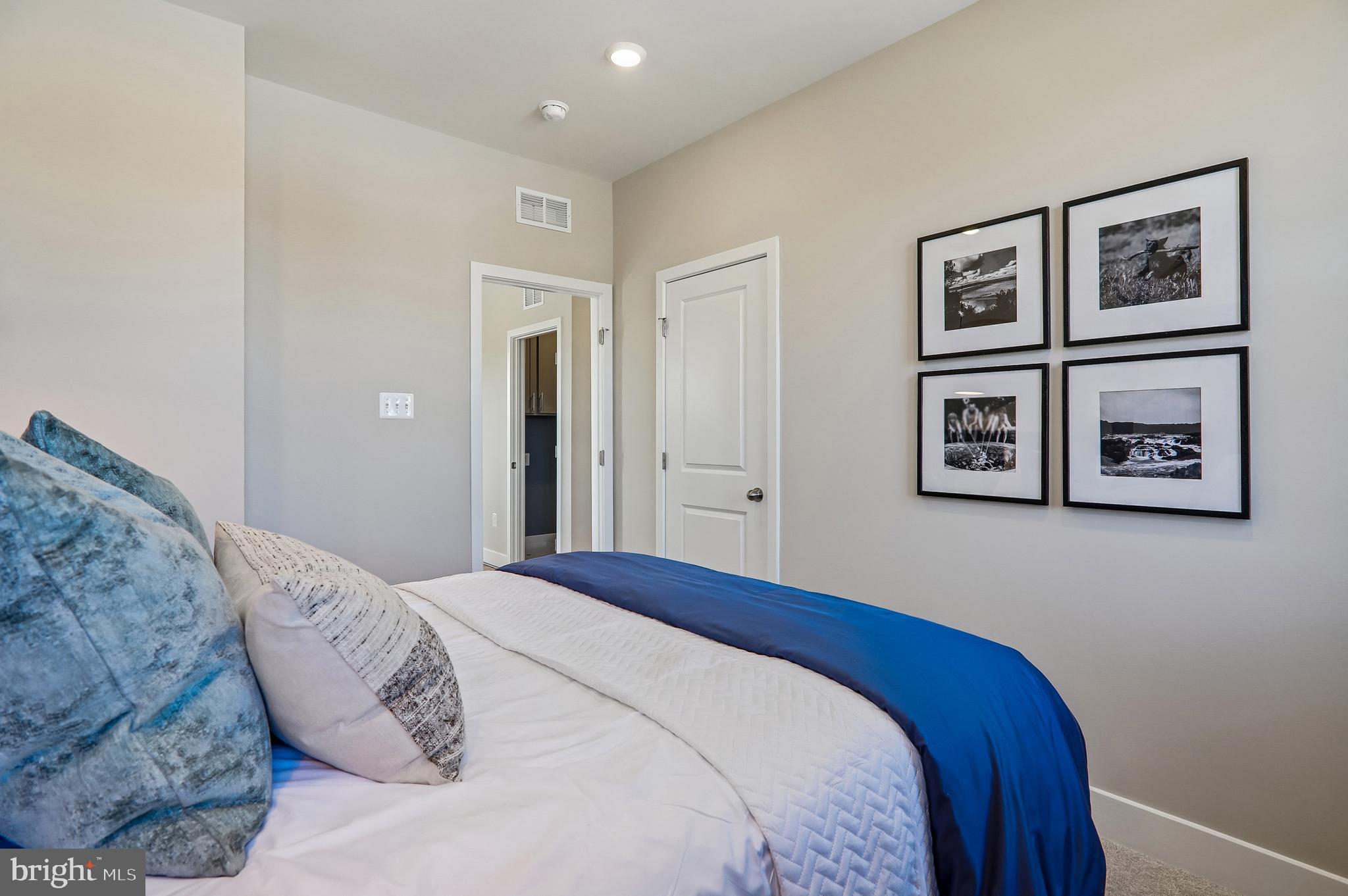 MANNING SQUARE TOWNS - Residential