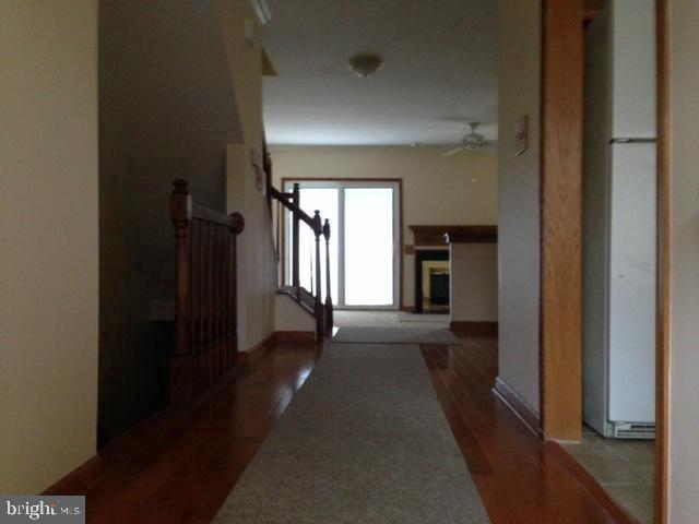 SPRING KNOLL - Residential Lease