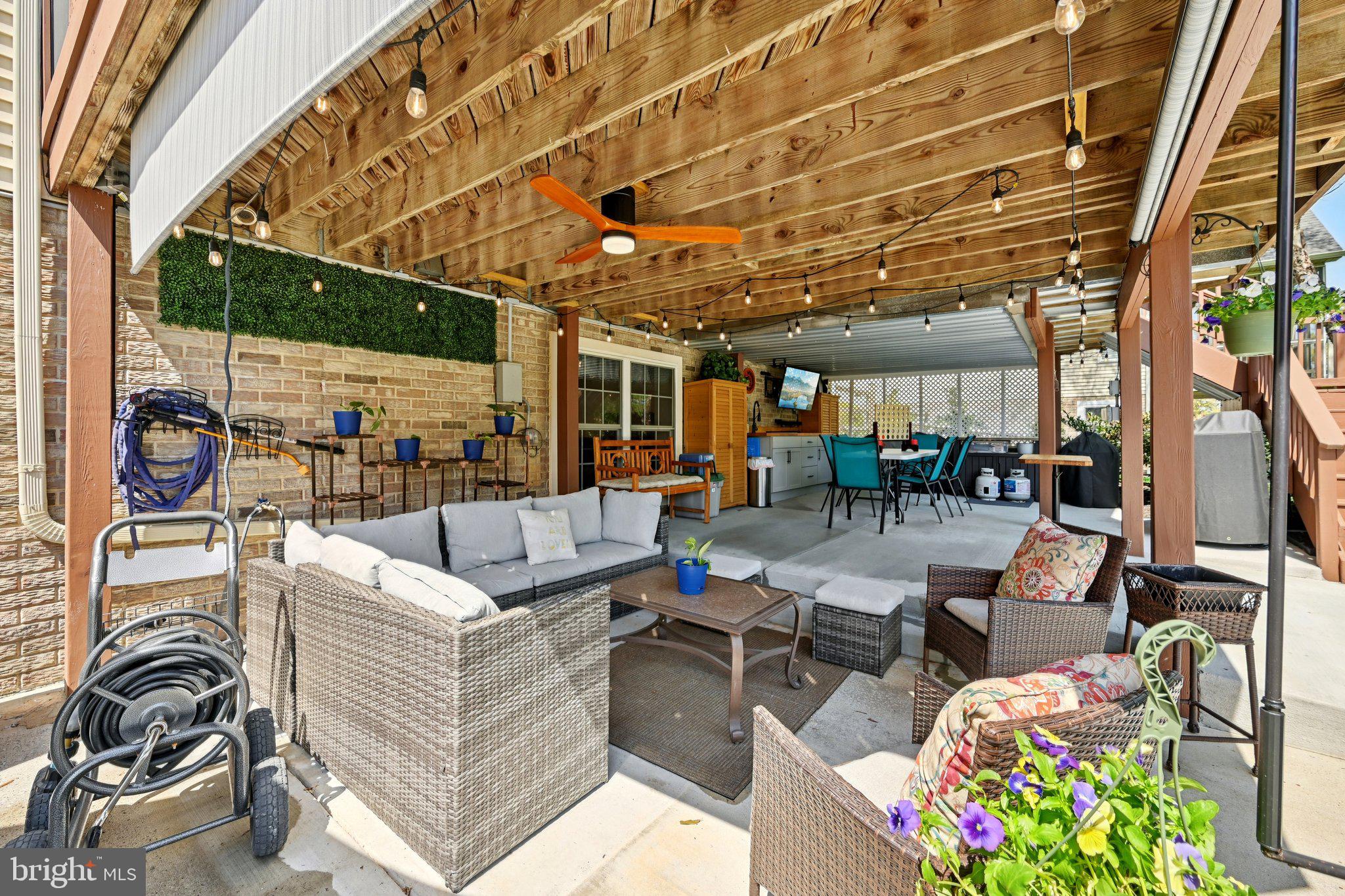 CREEKSIDE PARK - Residential