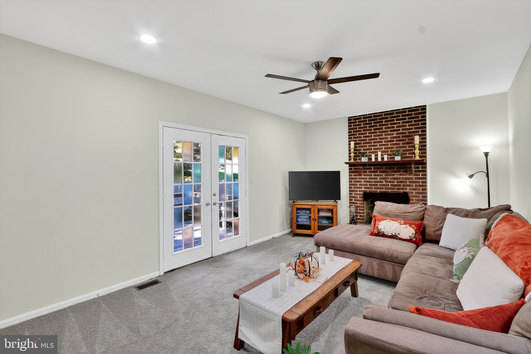 HERITAGE OAKS - Residential