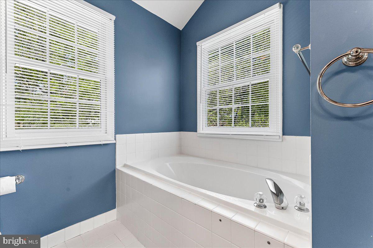 SOMERSET LAKE - Residential Lease