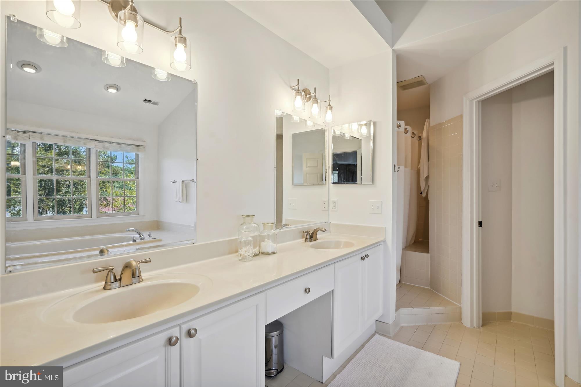 MIDDLEFORD - Residential