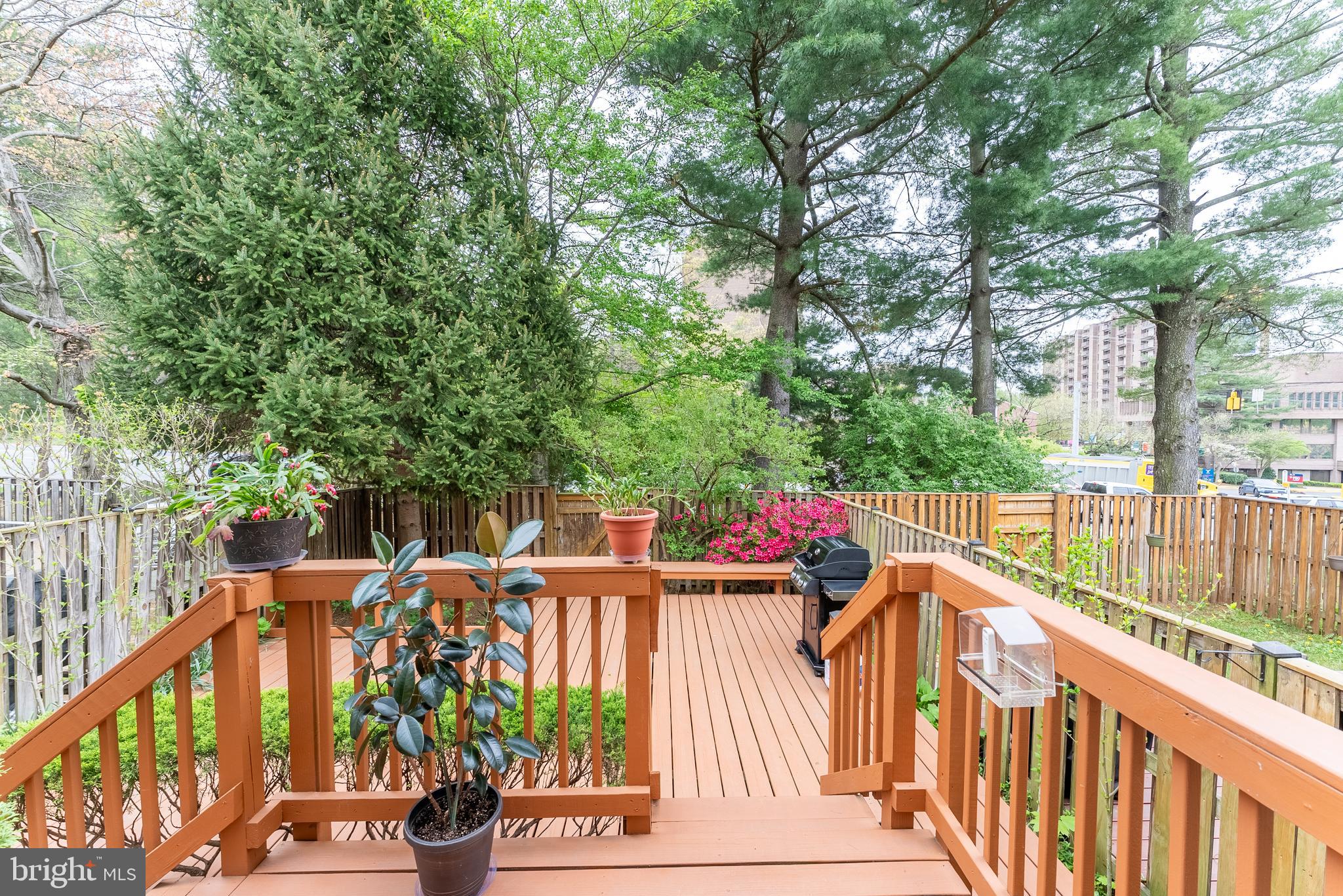 CIRCLE WOODS - Residential