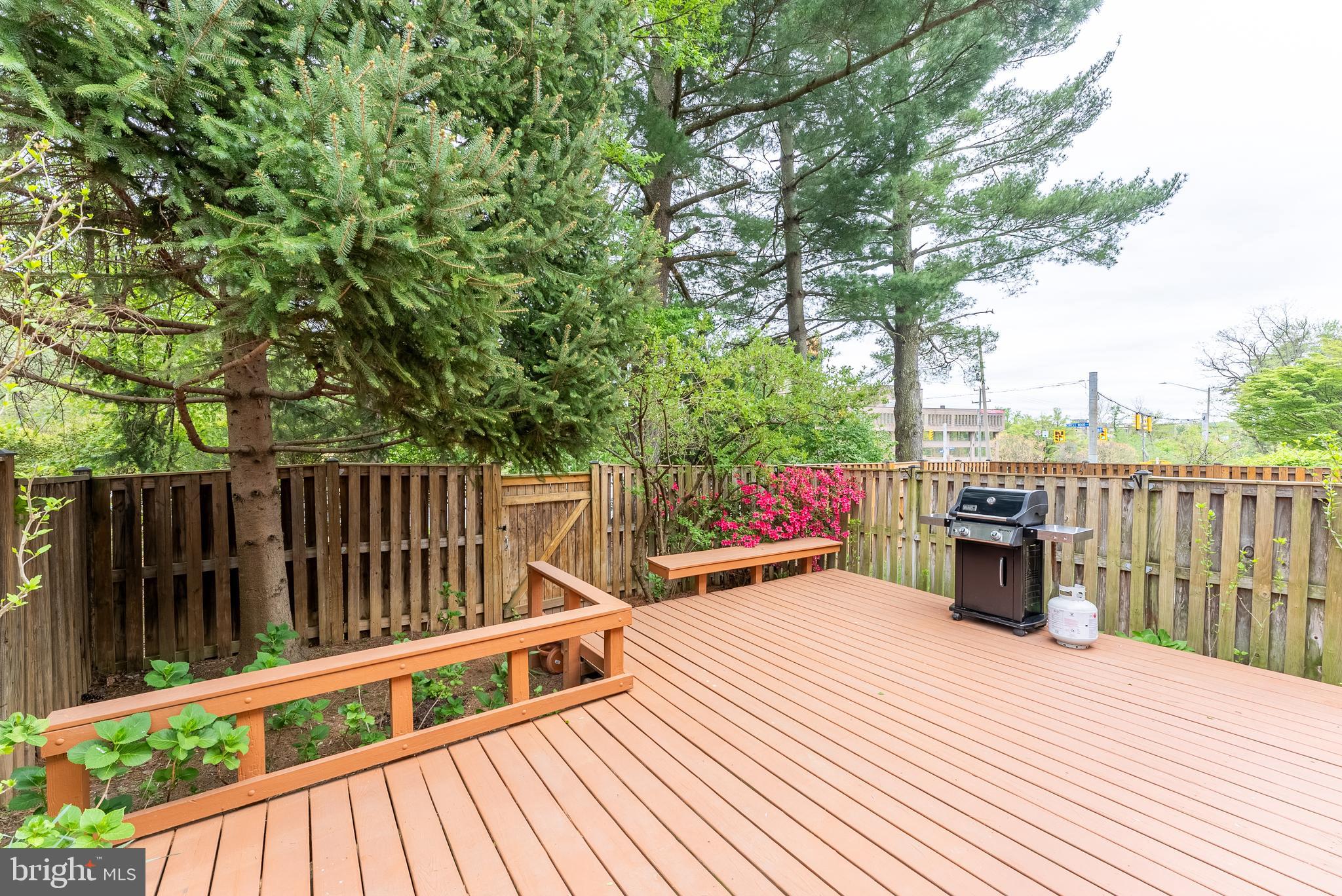 CIRCLE WOODS - Residential