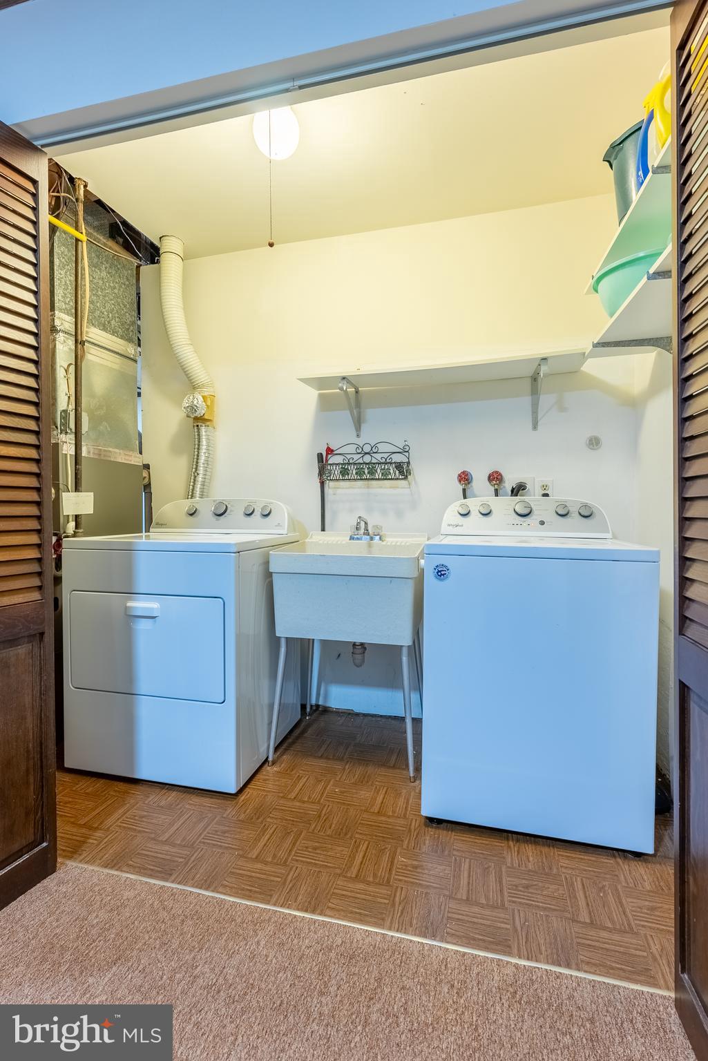 CIRCLE WOODS - Residential