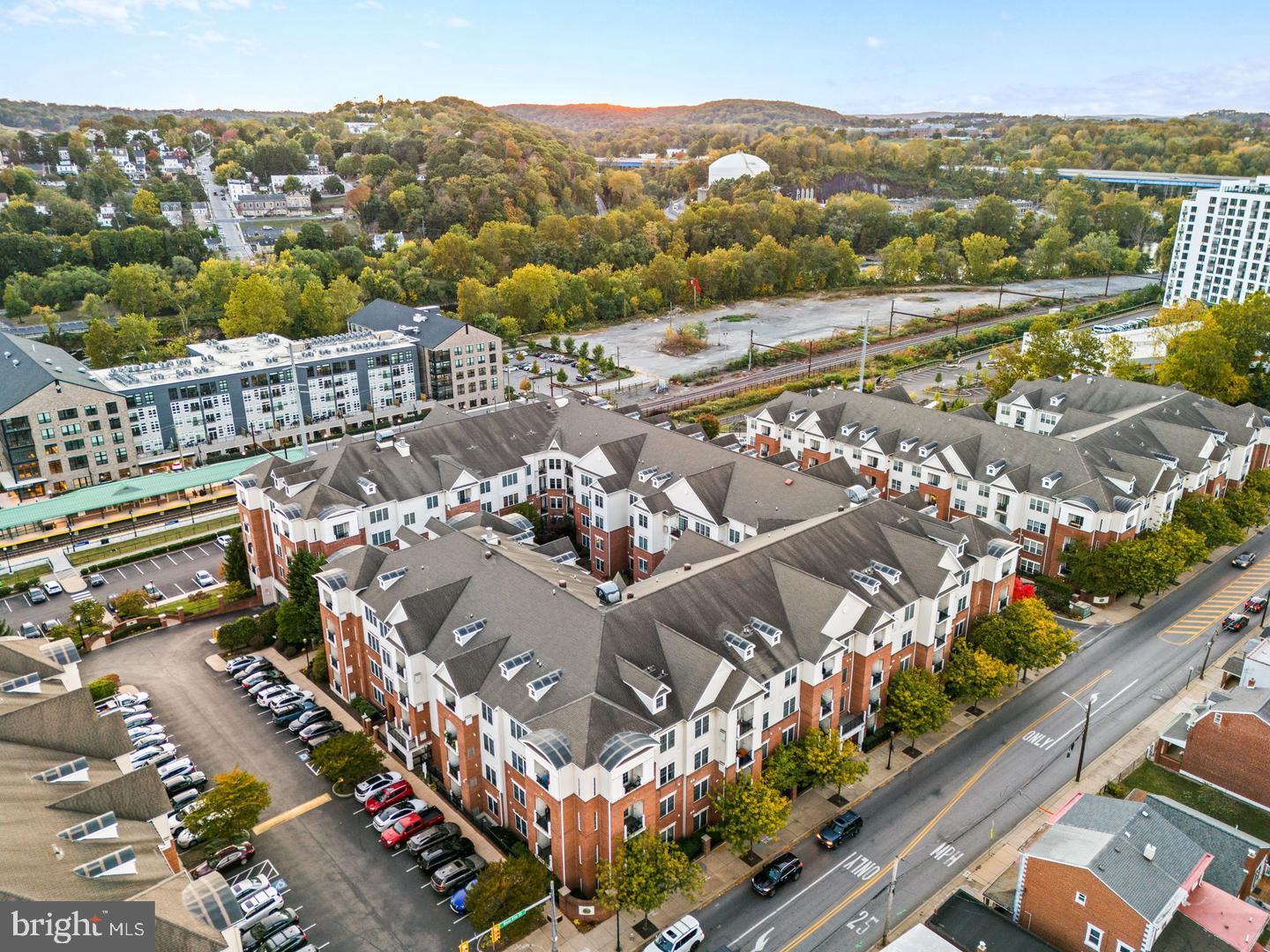 300 W ELM STREET 2205