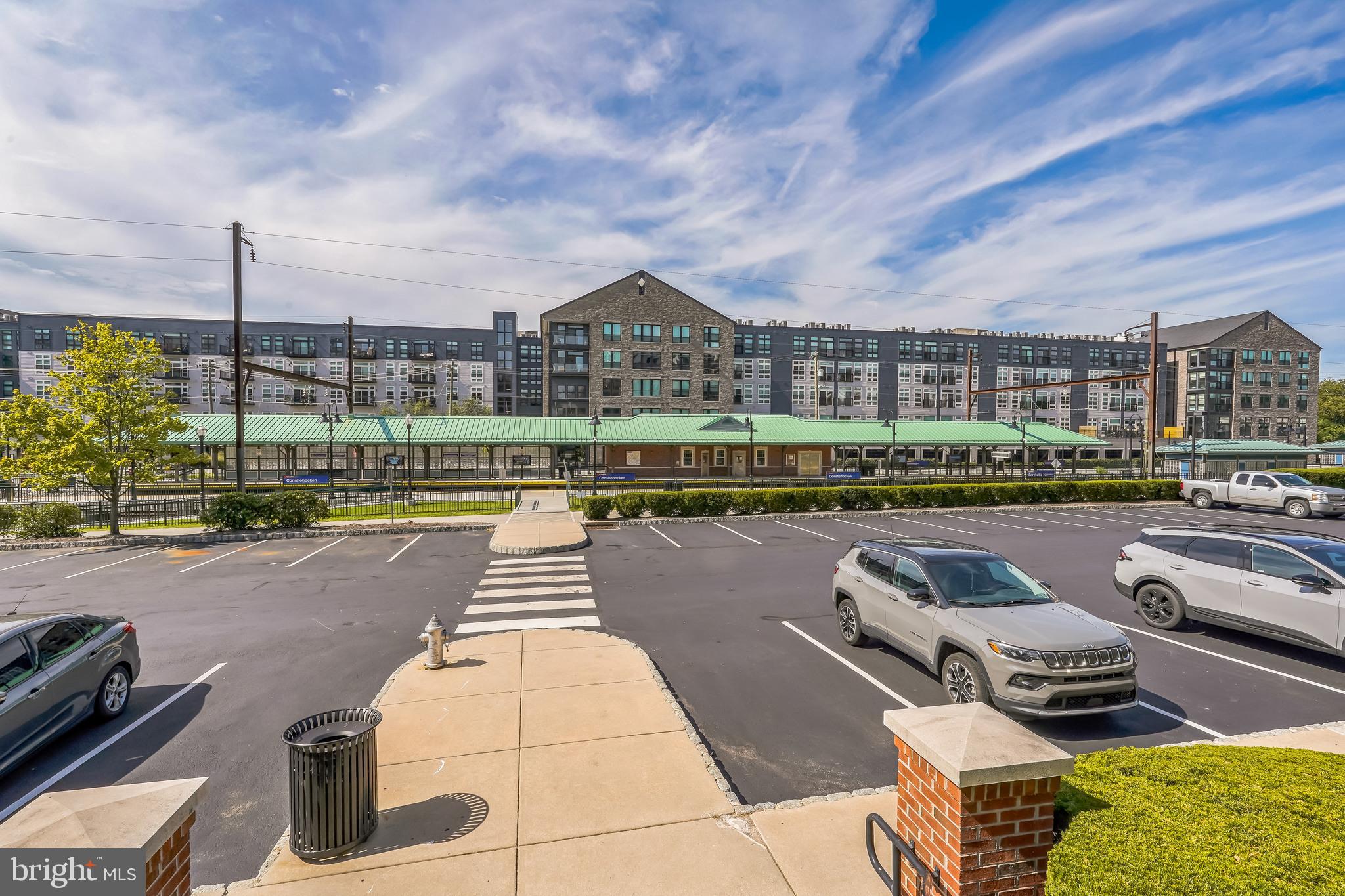 300 W ELM STREET 2205