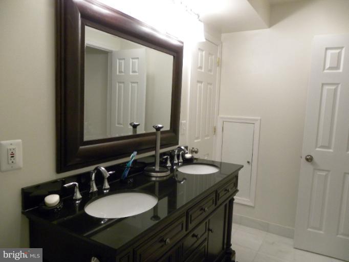 KINGS PARK WEST - Residential Lease