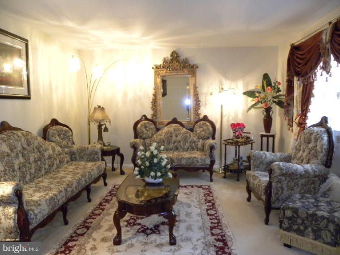 KINGS PARK WEST - Residential Lease