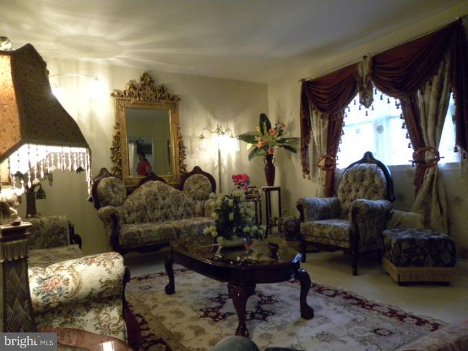 KINGS PARK WEST - Residential Lease