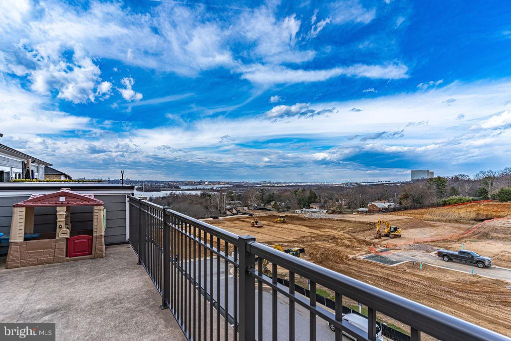 POTOMAC OVERLOOK CONDO - Residential