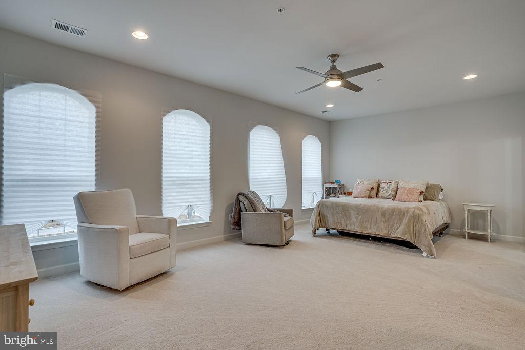 POTOMAC OVERLOOK CONDO - Residential