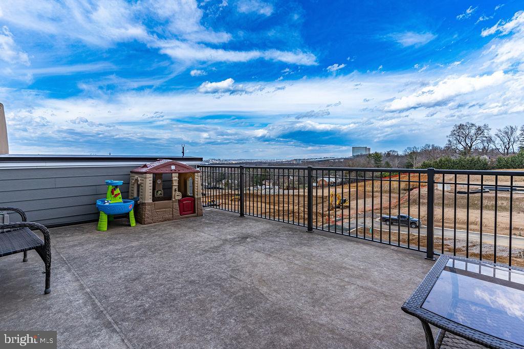 POTOMAC OVERLOOK CONDO - Residential