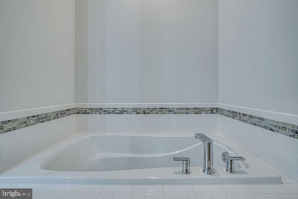 POTOMAC OVERLOOK CONDO - Residential