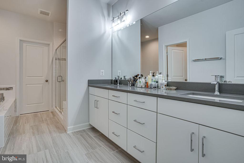 POTOMAC OVERLOOK CONDO - Residential