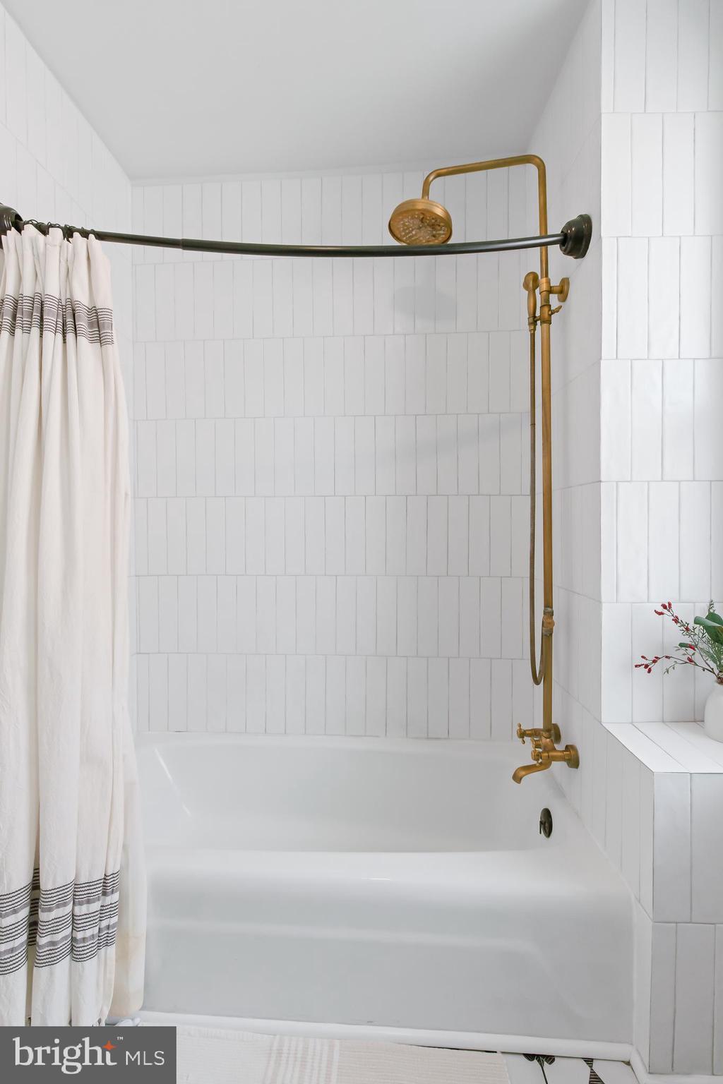 LANCASTER EAST END - Residential