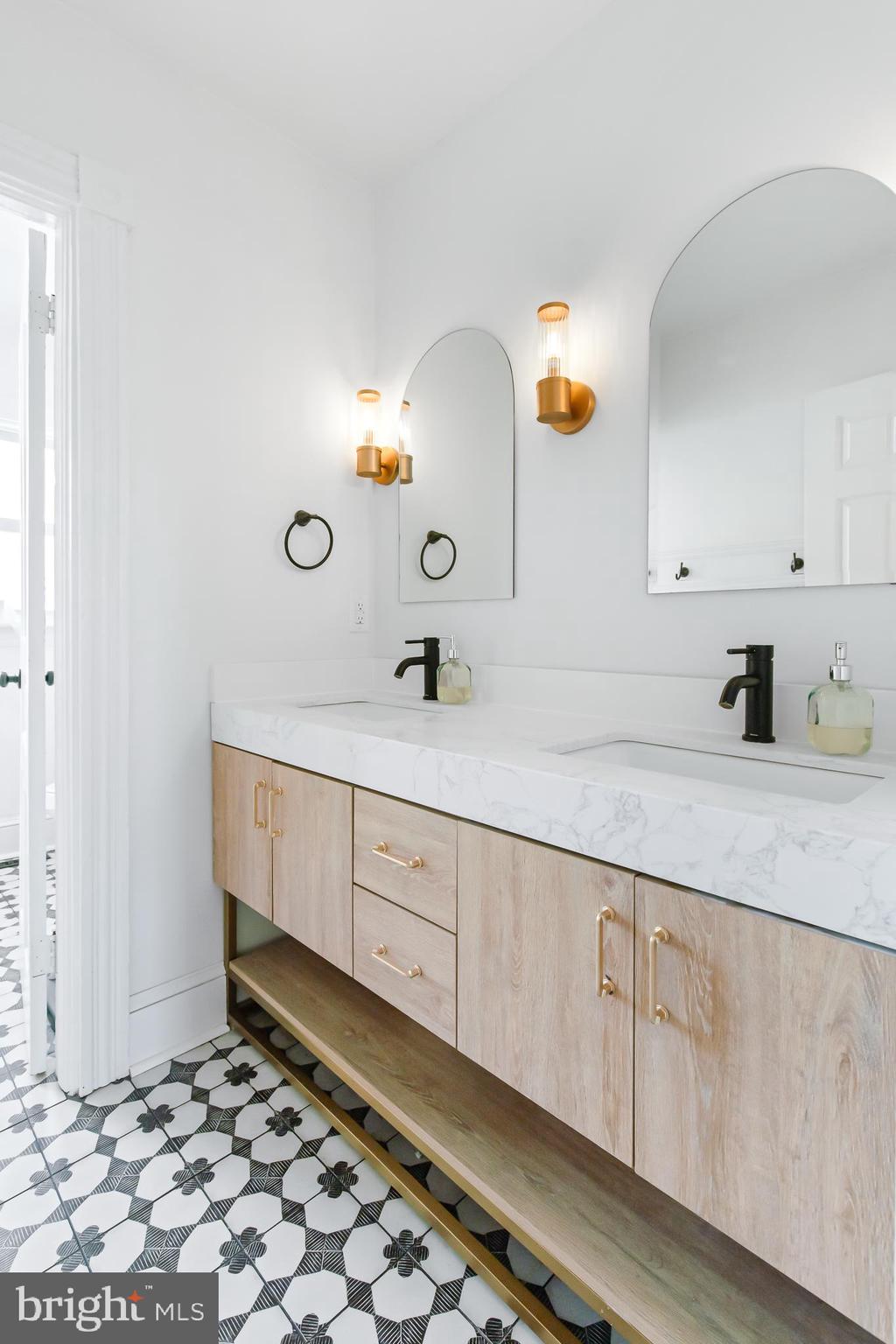 LANCASTER EAST END - Residential