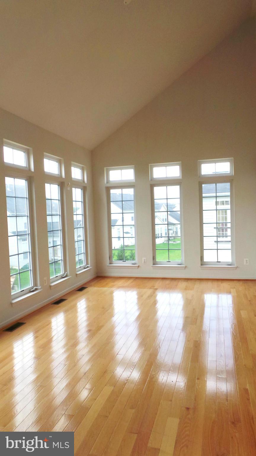 THE FALLS AT LEE'S PARKE - Residential Lease