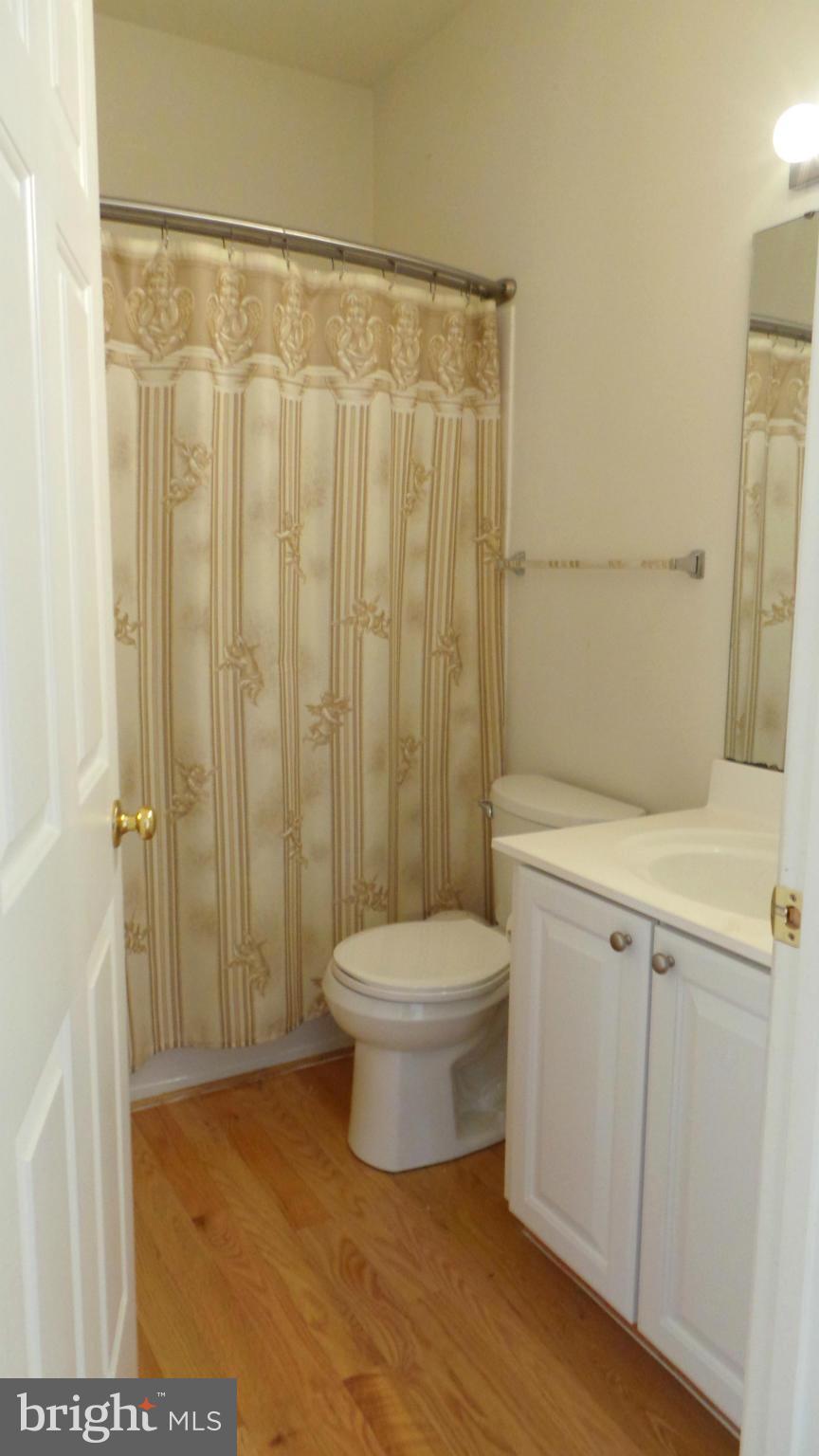 THE FALLS AT LEE'S PARKE - Residential Lease