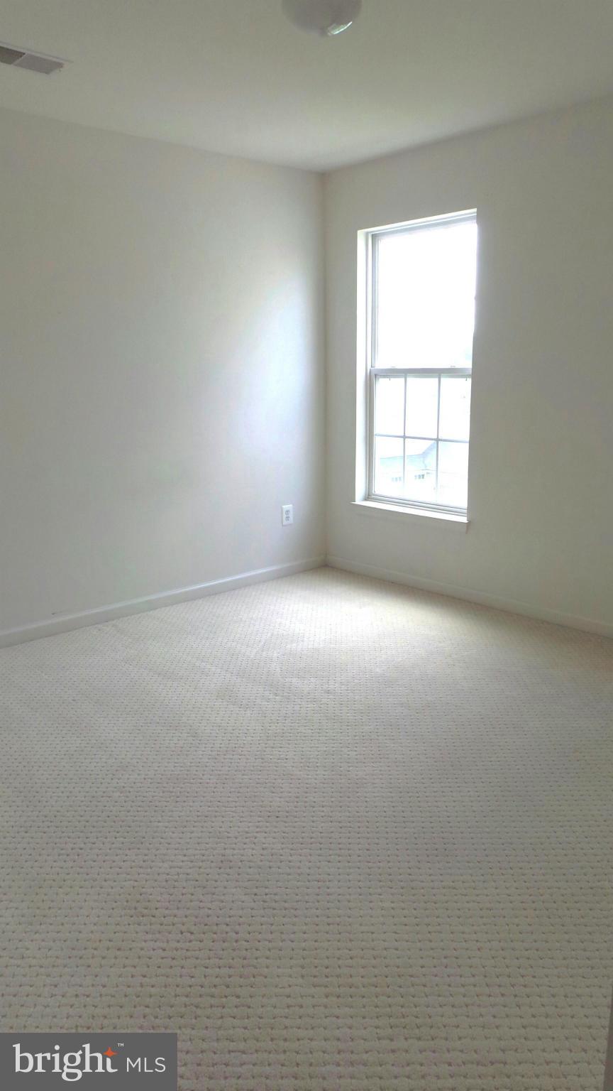 THE FALLS AT LEE'S PARKE - Residential Lease