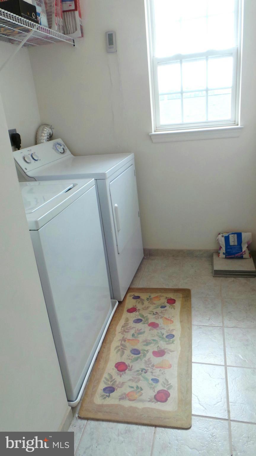 THE FALLS AT LEE'S PARKE - Residential Lease