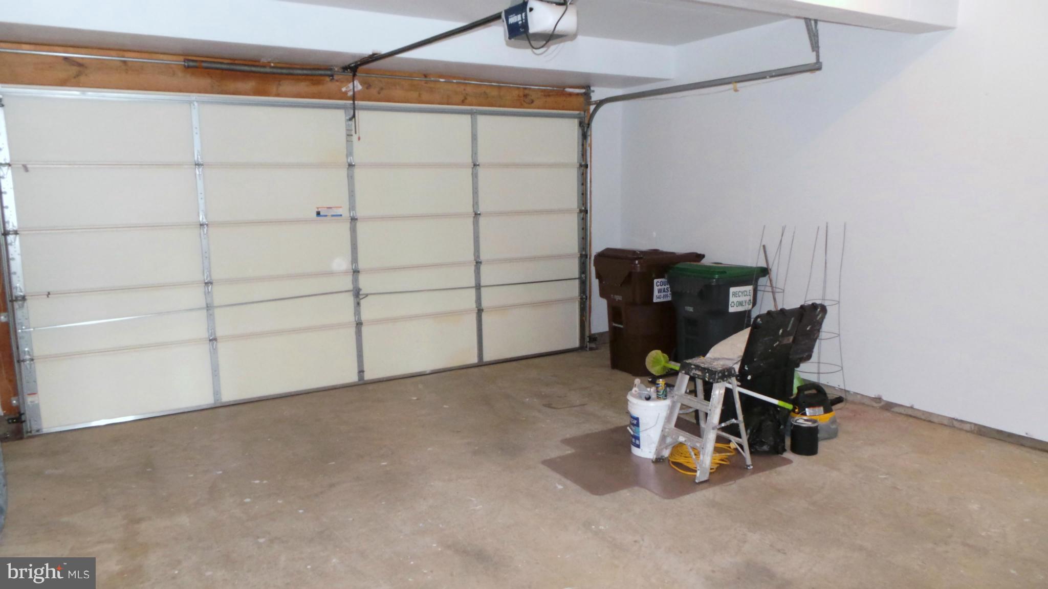 THE FALLS AT LEE'S PARKE - Residential Lease