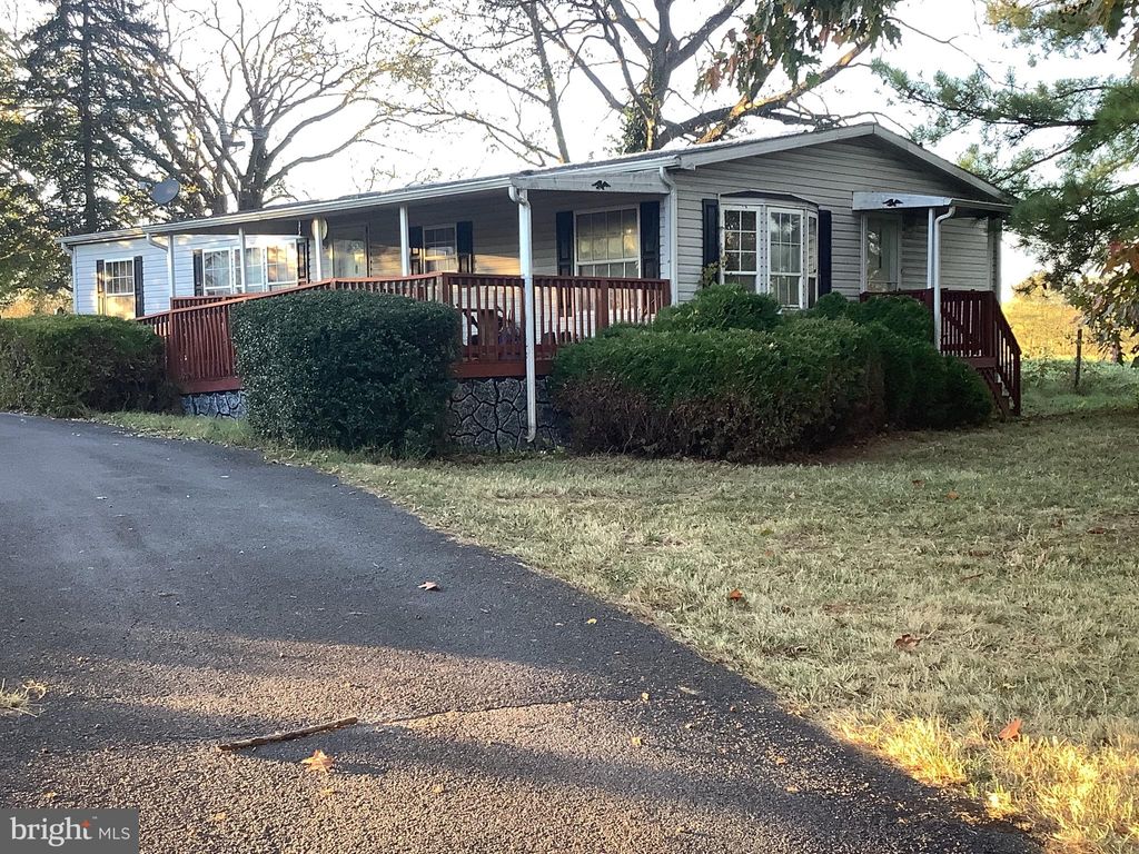 Photo of 257 Ma And Pa Parkway, KEARNEYSVILLE, WV 25430 (MLS # WVJF2019738)
