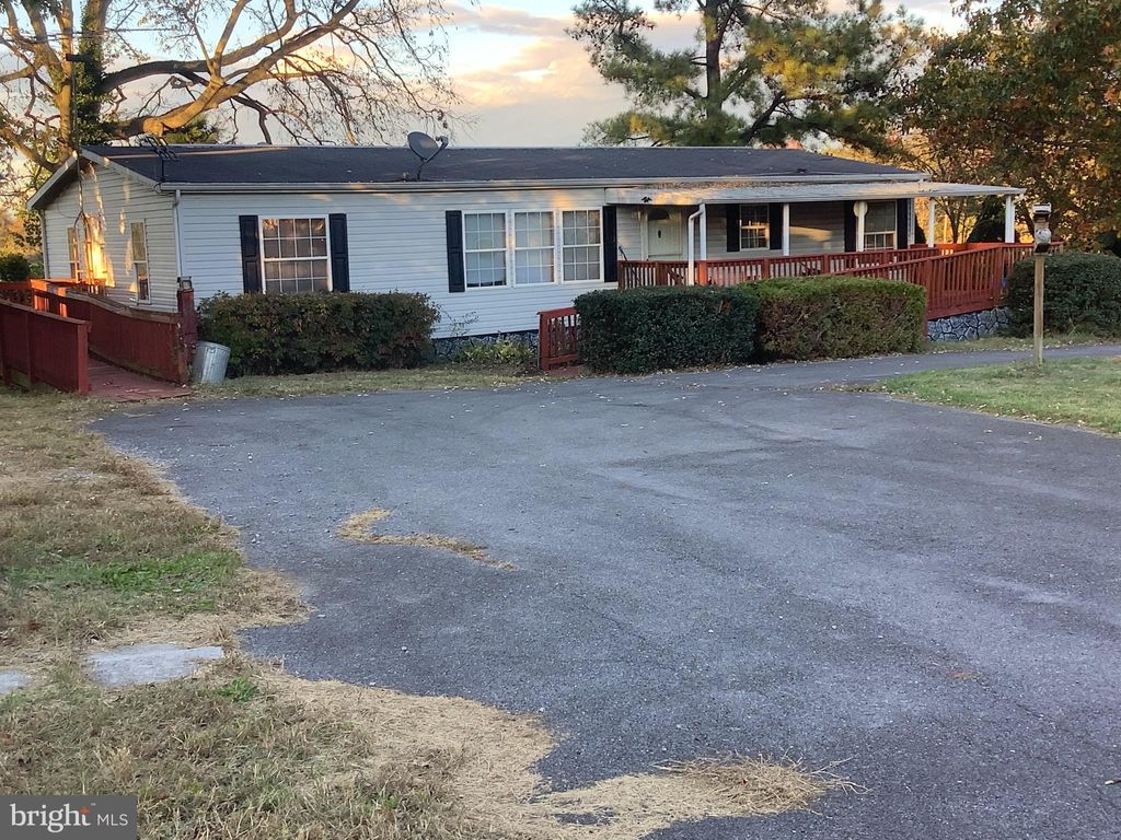 Photo of 257 Ma And Pa Parkway, KEARNEYSVILLE, WV 25430 (MLS # WVJF2019738)