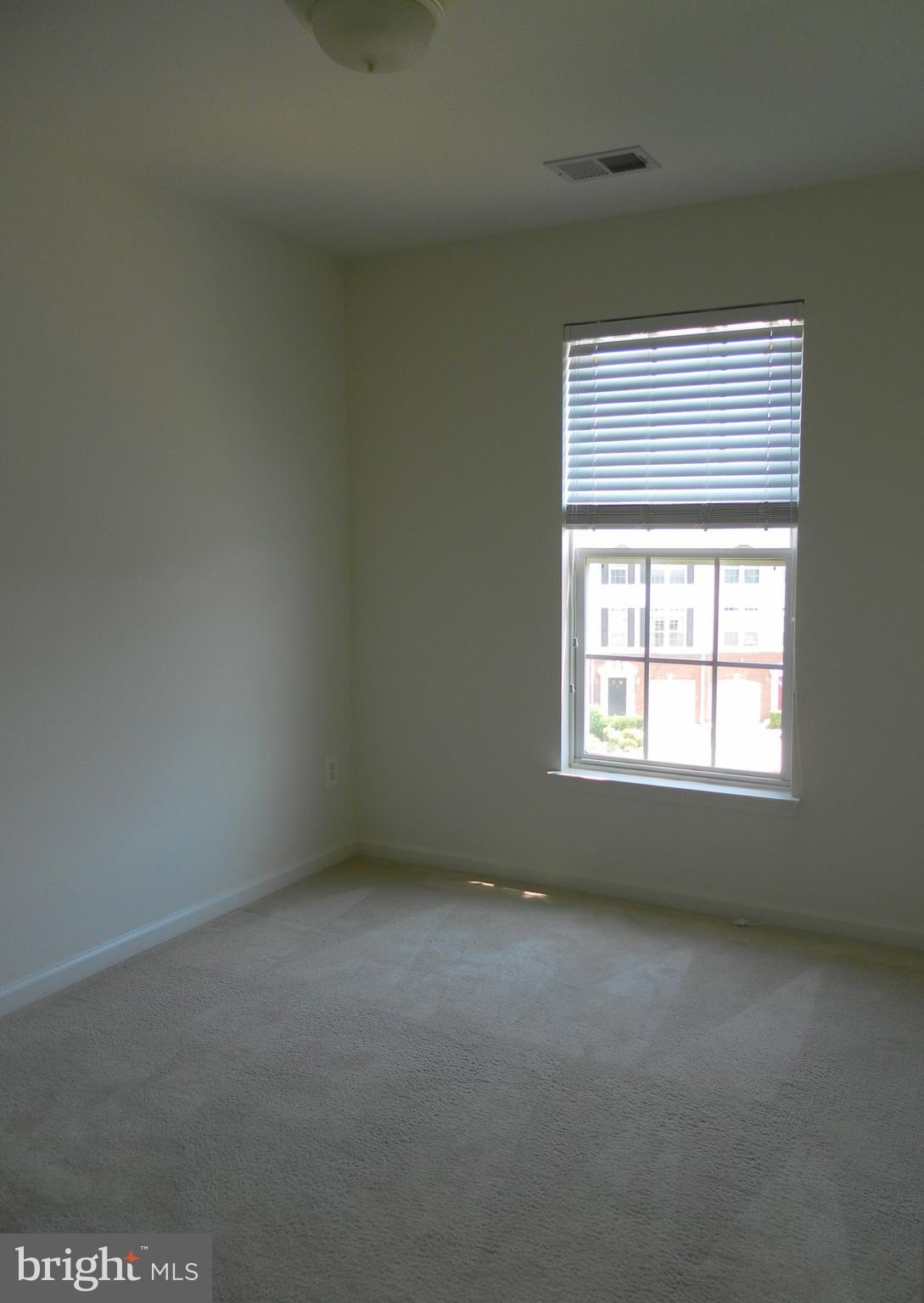 HUNTINGTON GROVE - Residential Lease