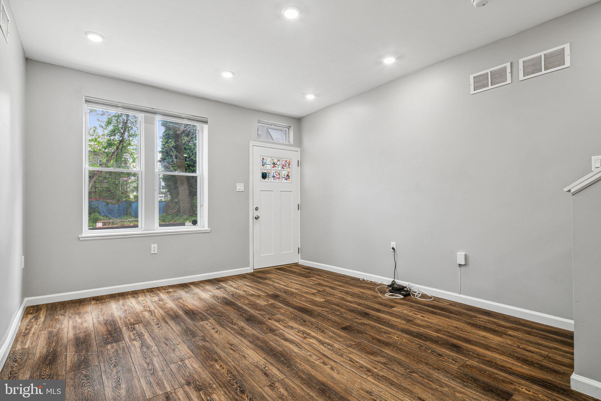 STRAWBERRY MANSION - Residential