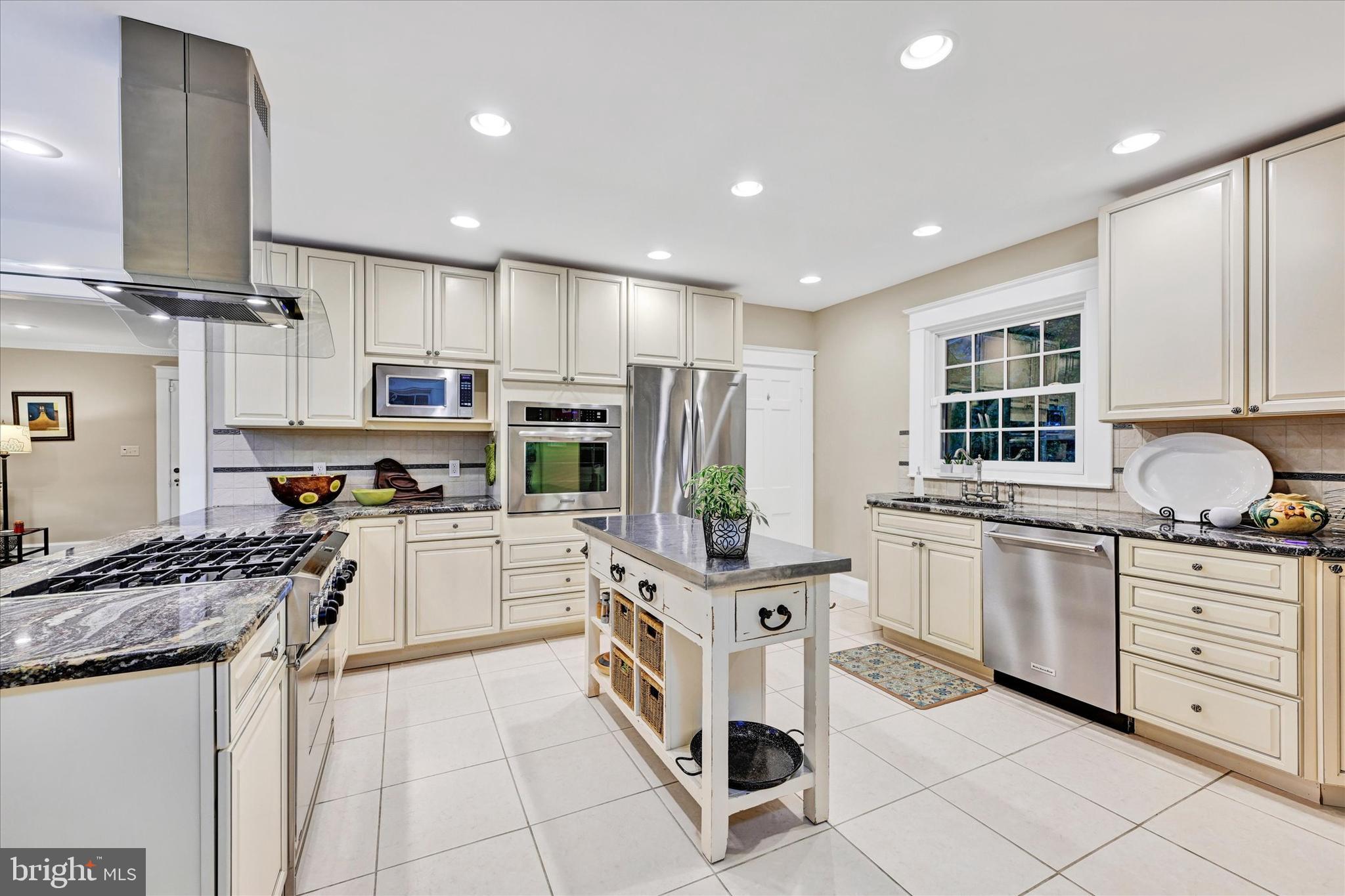 ROLAND PARK - Residential