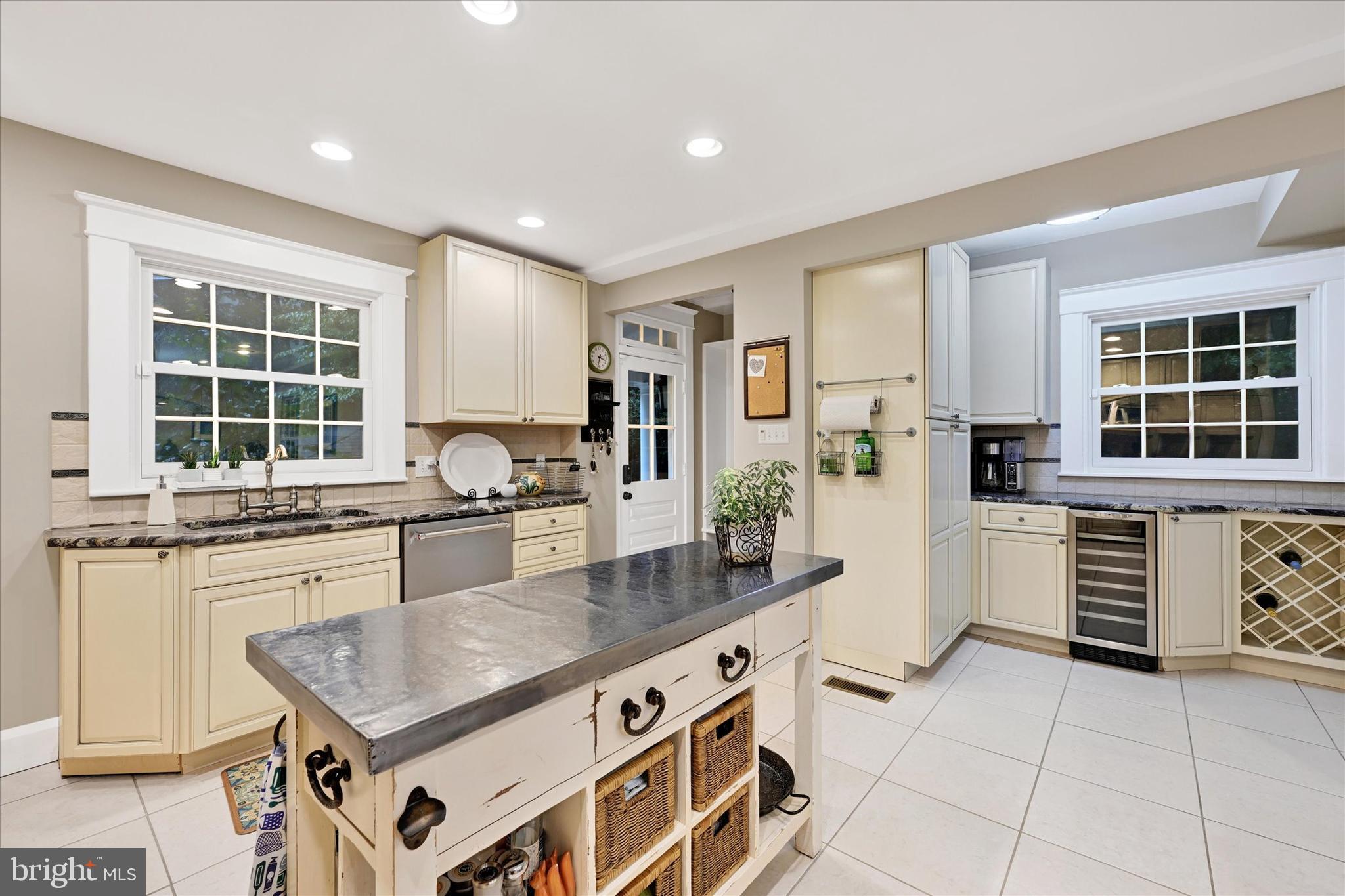 ROLAND PARK - Residential