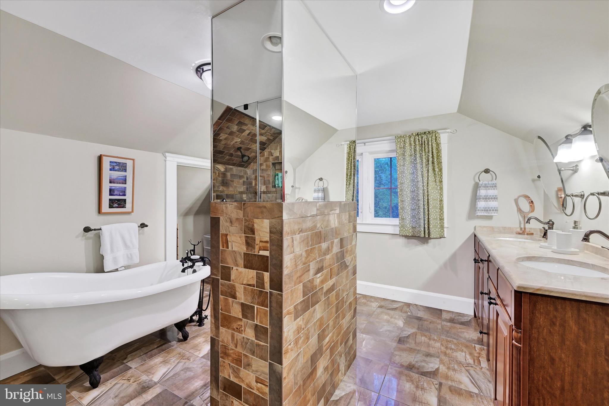 ROLAND PARK - Residential