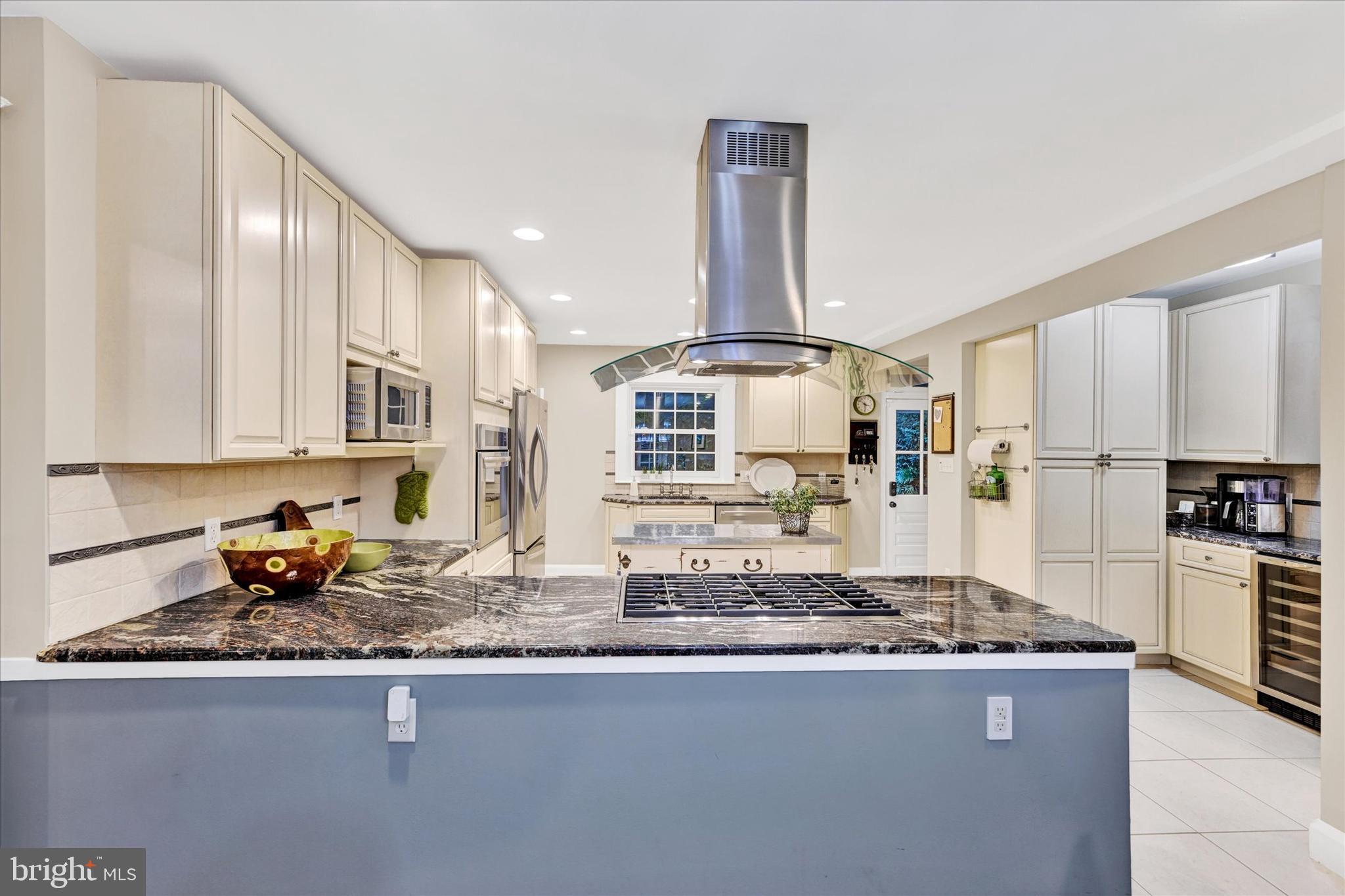 ROLAND PARK - Residential