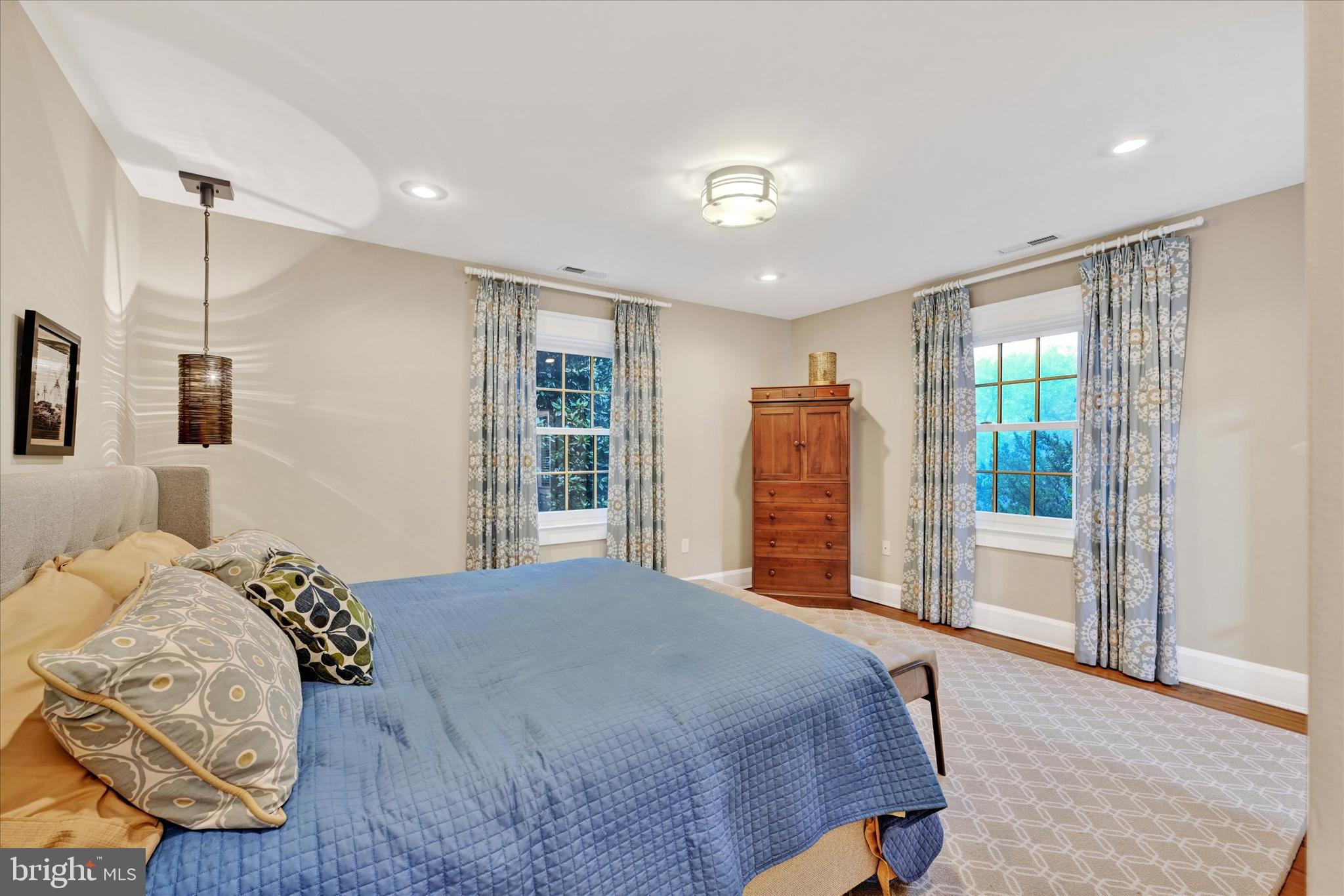 ROLAND PARK - Residential