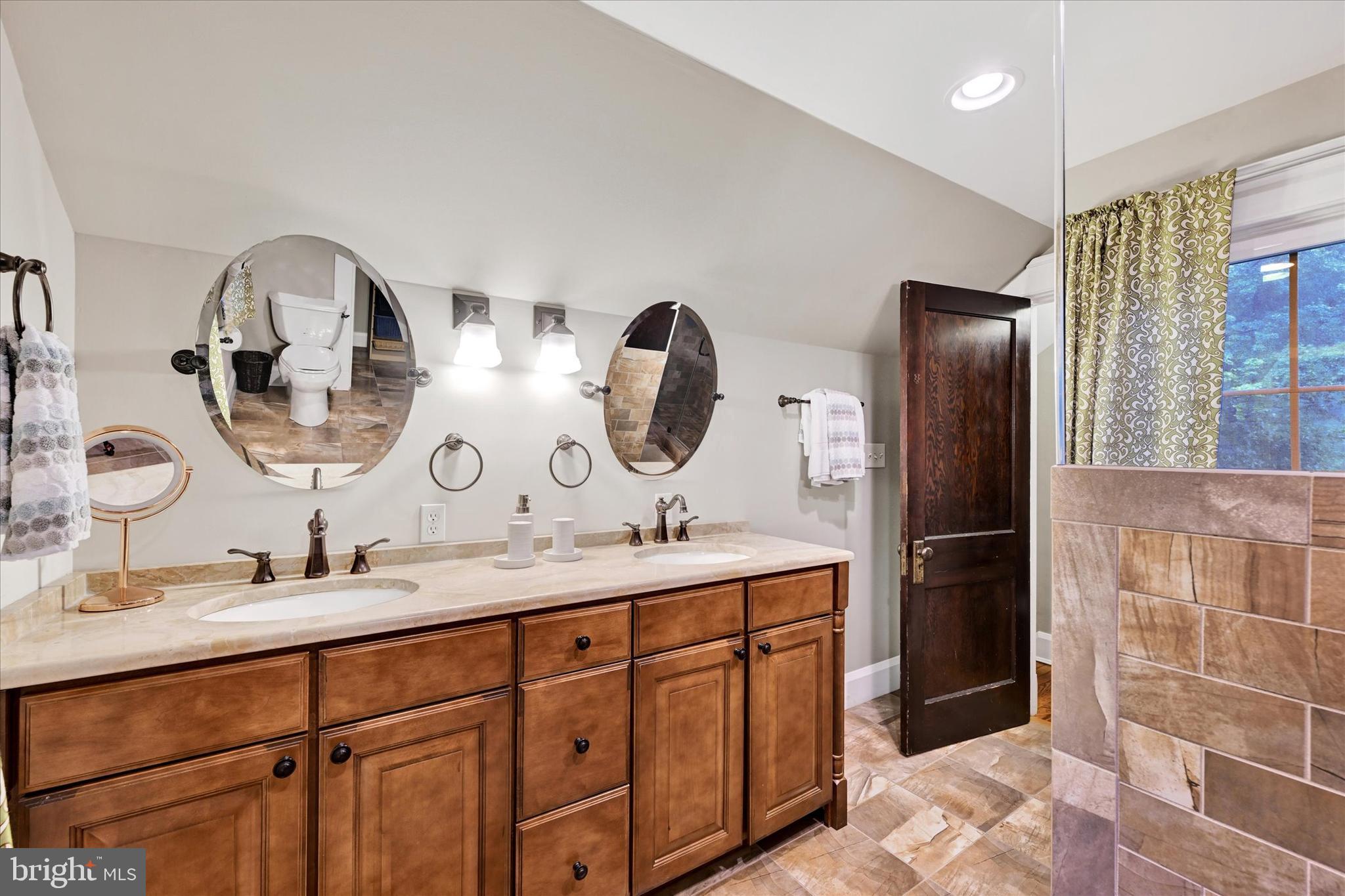 ROLAND PARK - Residential