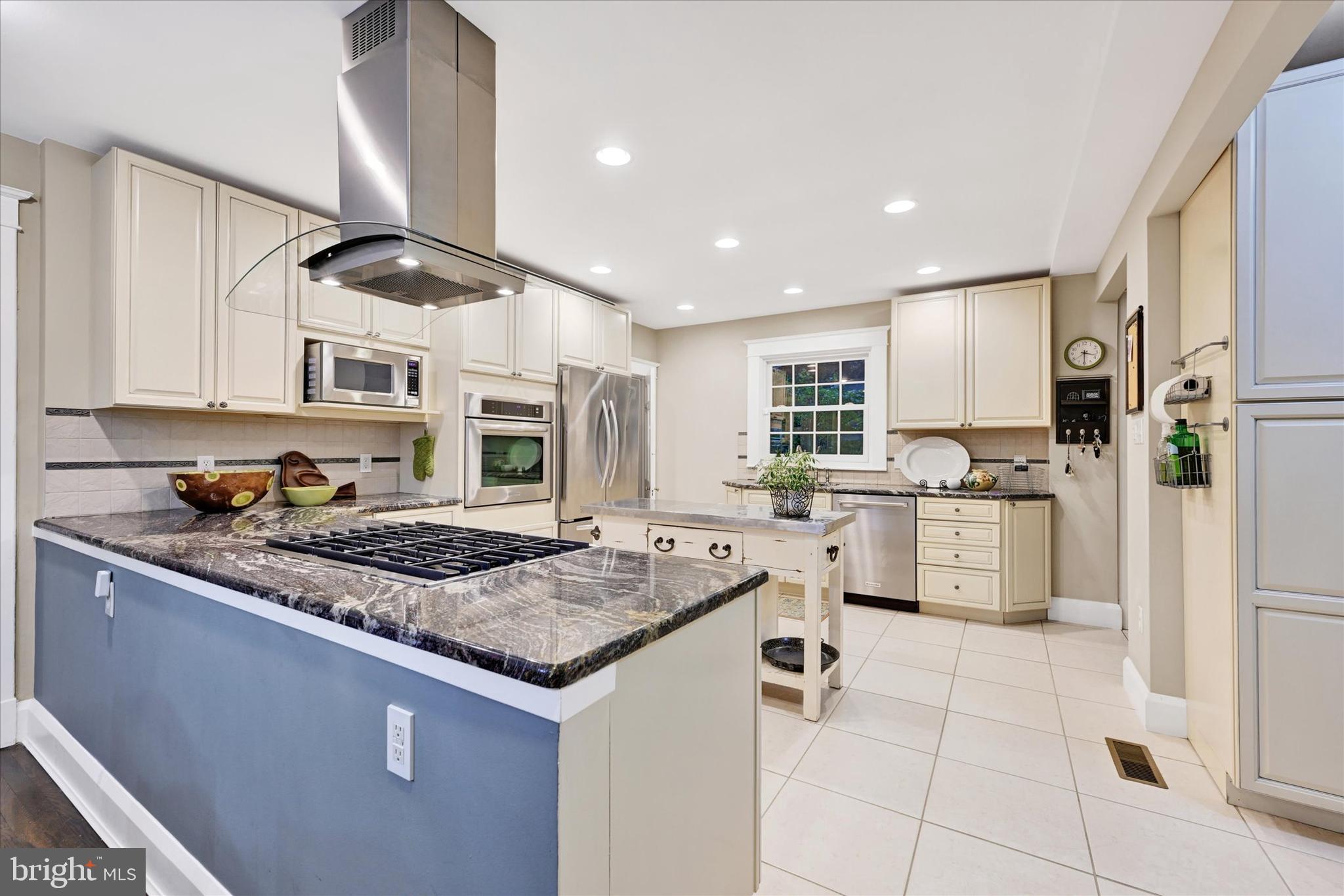 ROLAND PARK - Residential