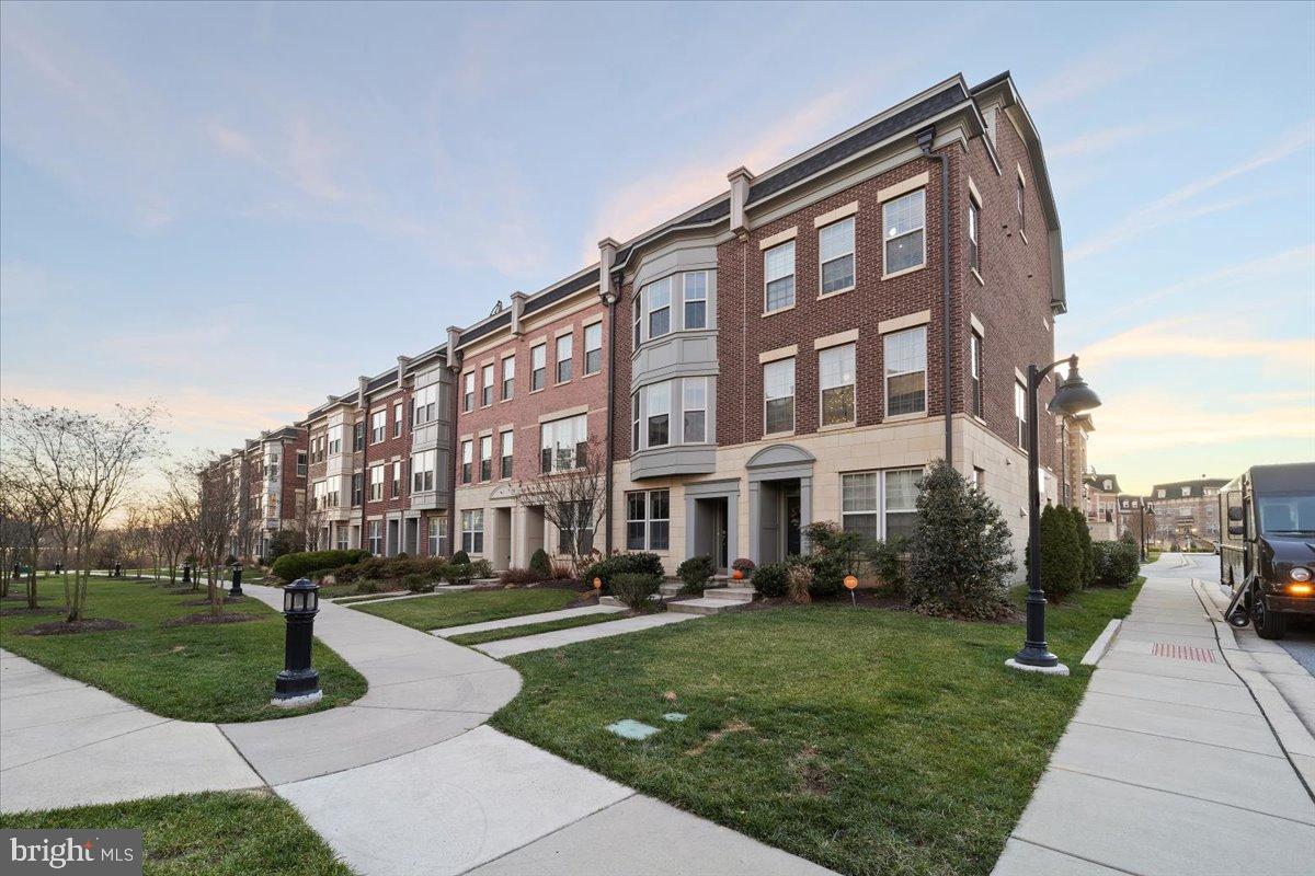 POTOMAC OVERLOOK AT NATIONAL HARBOR - Residential Lease