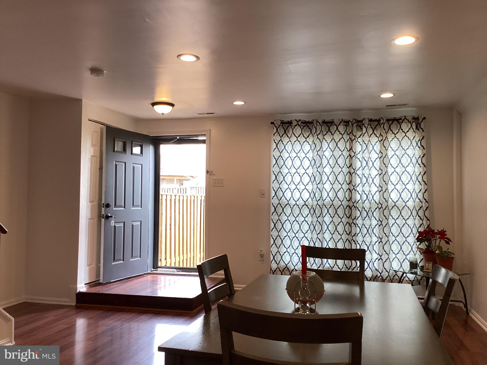 STONINGTON - Residential