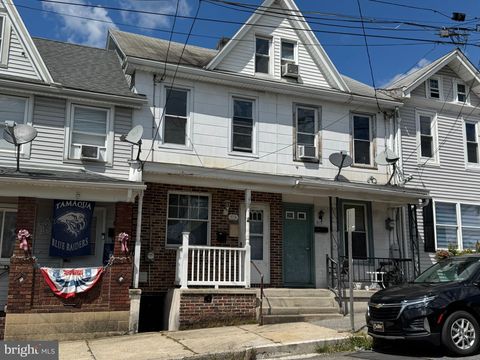 Townhouse For Sale - 413 E Union Street<br/> TAMAQUA, PA 18252