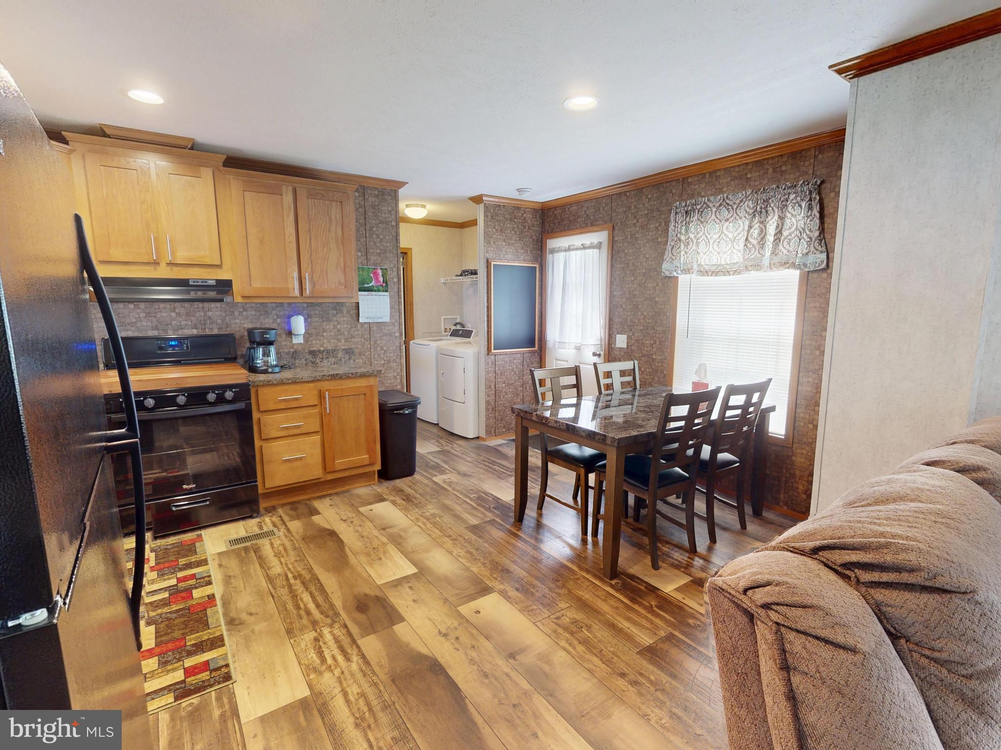 CONTINENTAL COURTS - Residential