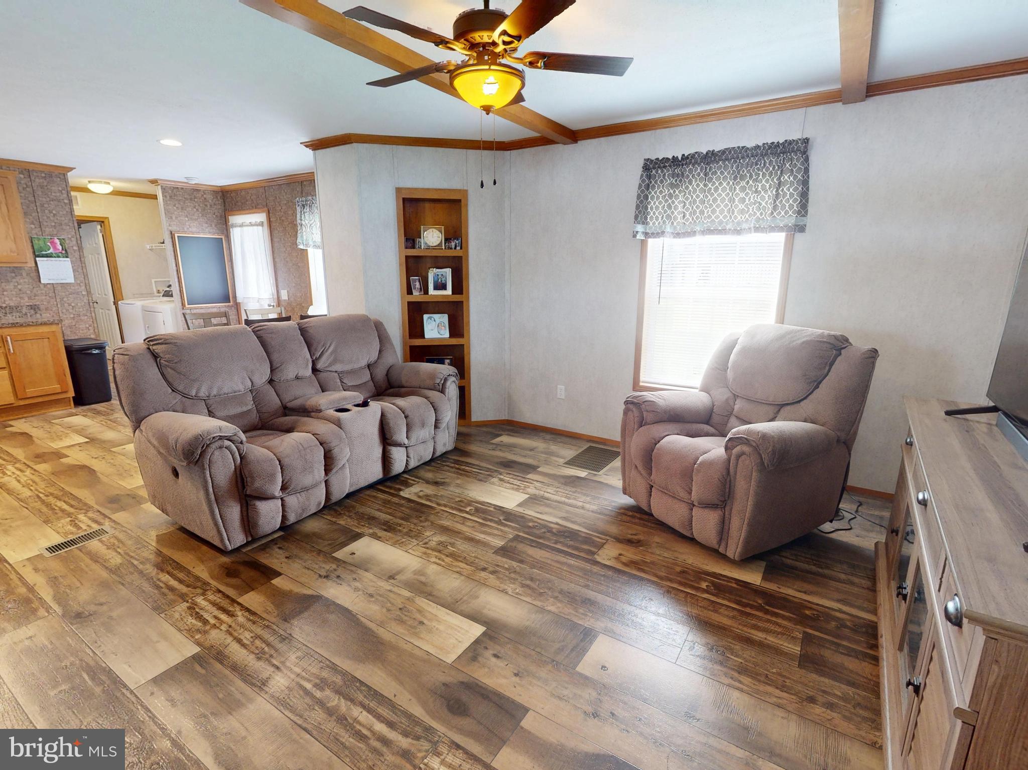 CONTINENTAL COURTS - Residential