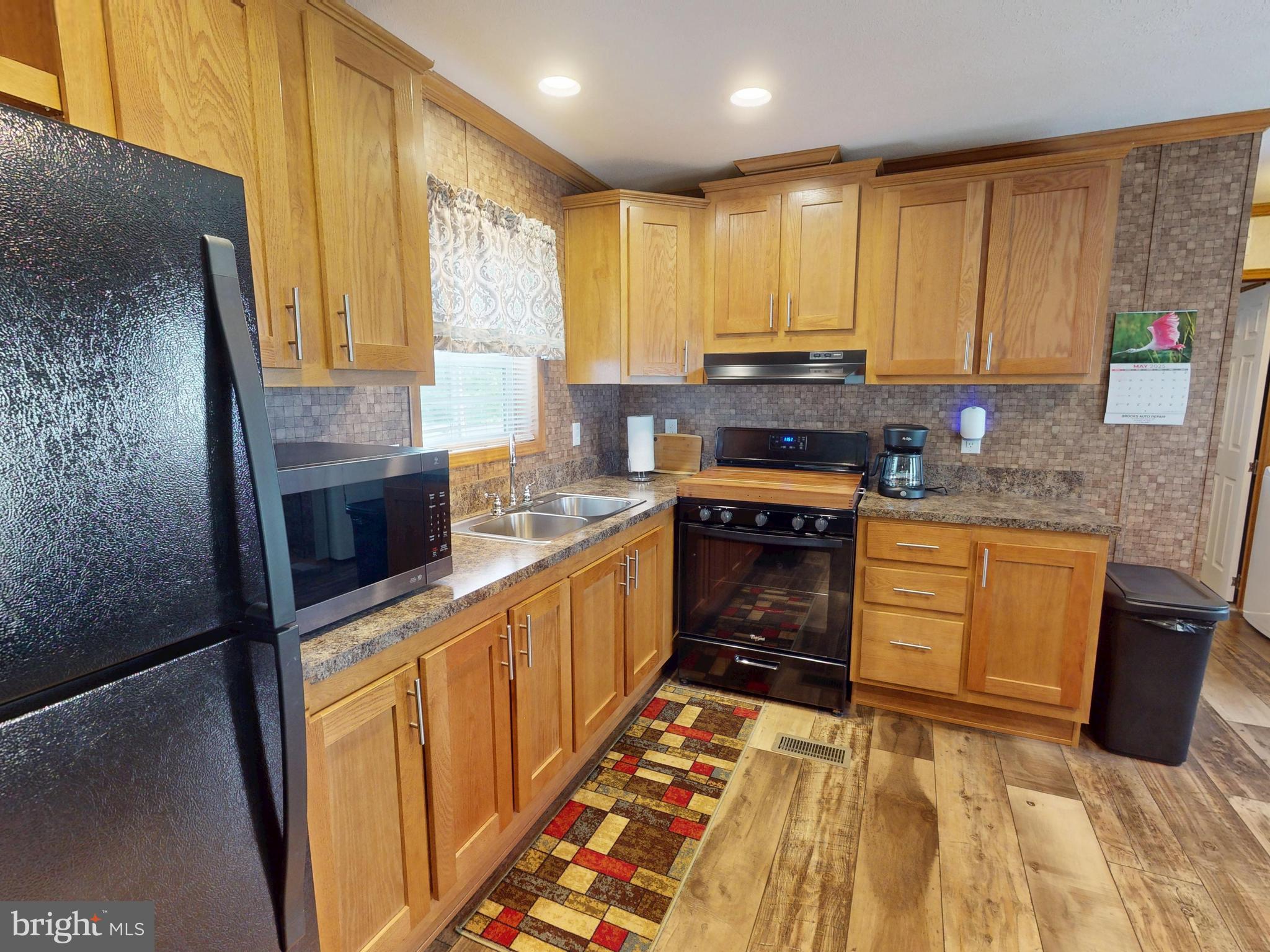 CONTINENTAL COURTS - Residential