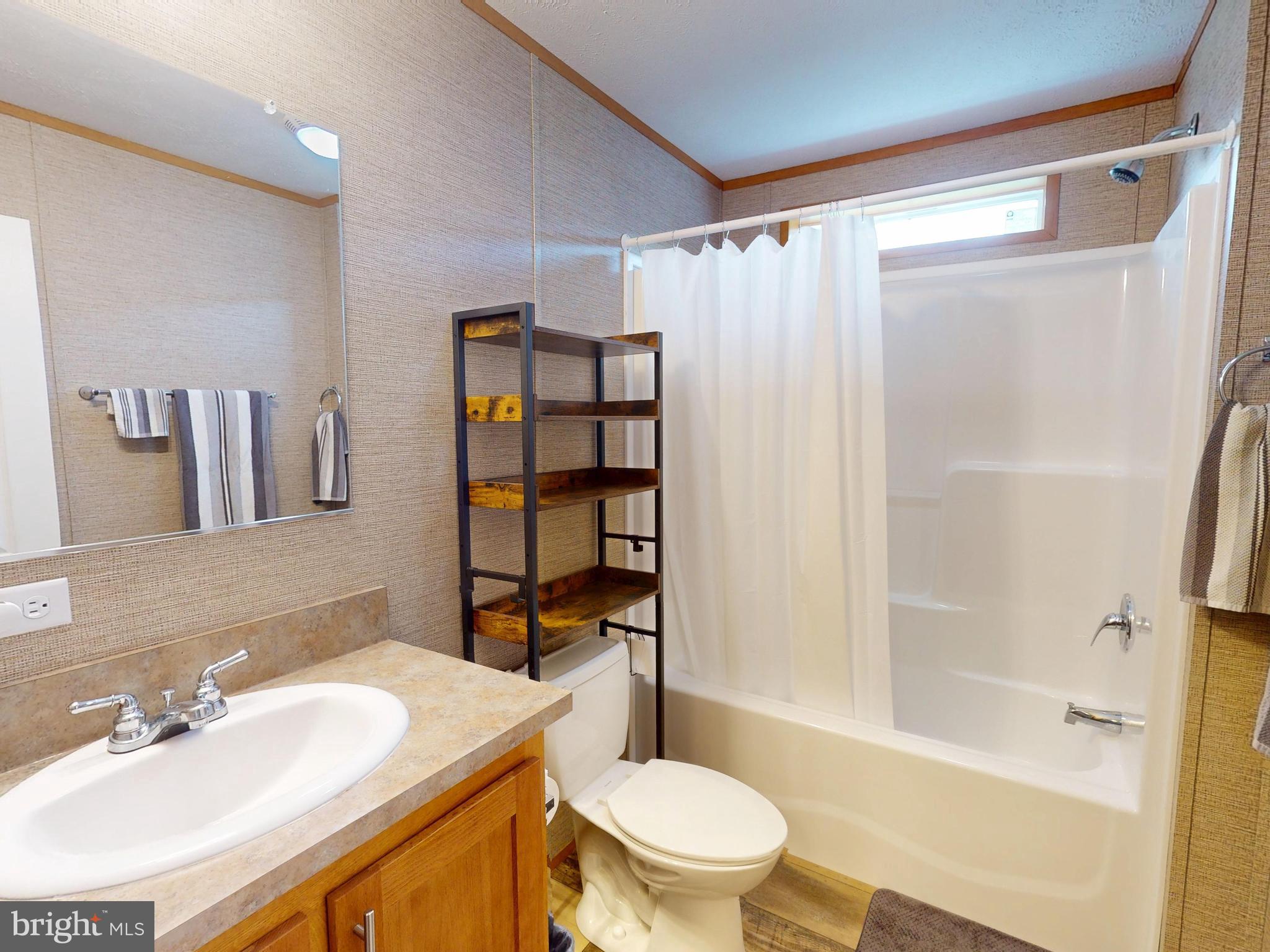 CONTINENTAL COURTS - Residential