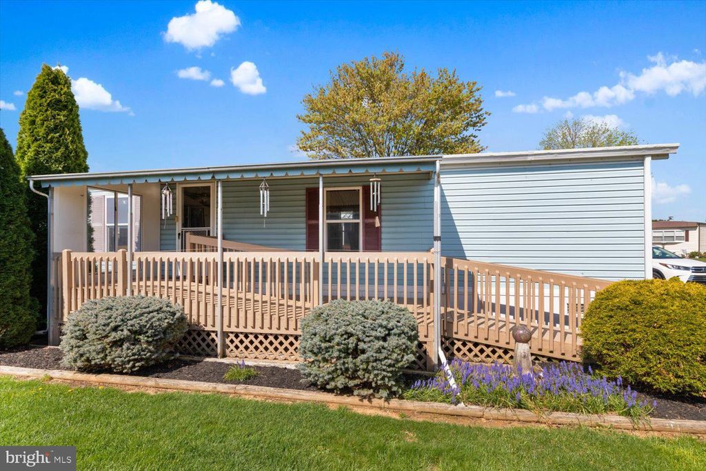 Photo of 46 ARROWHEAD DR, EPHRATA, PA 17522 (MLS # PALA2033846)