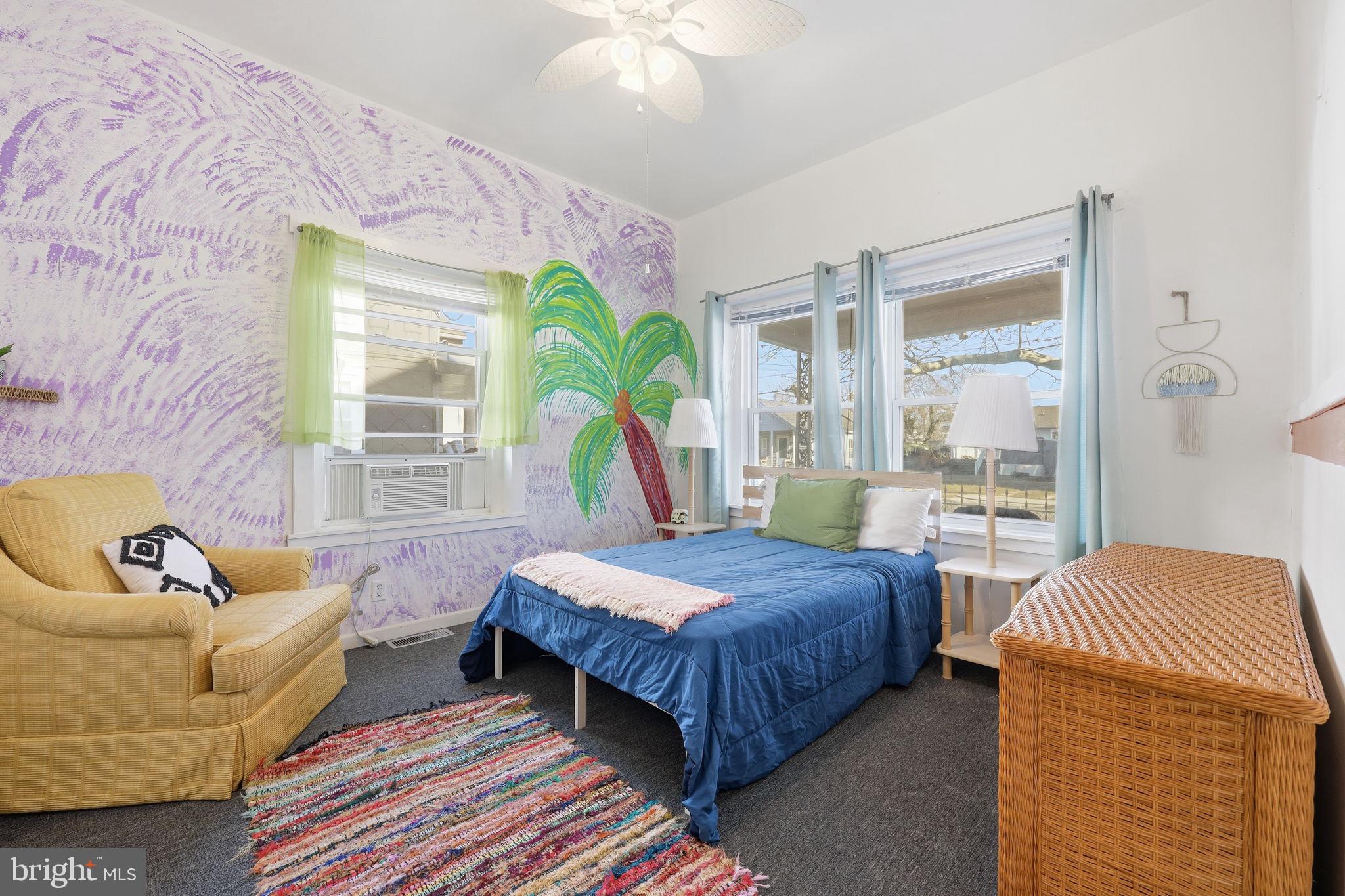 128 W ROBERTS AVENUE